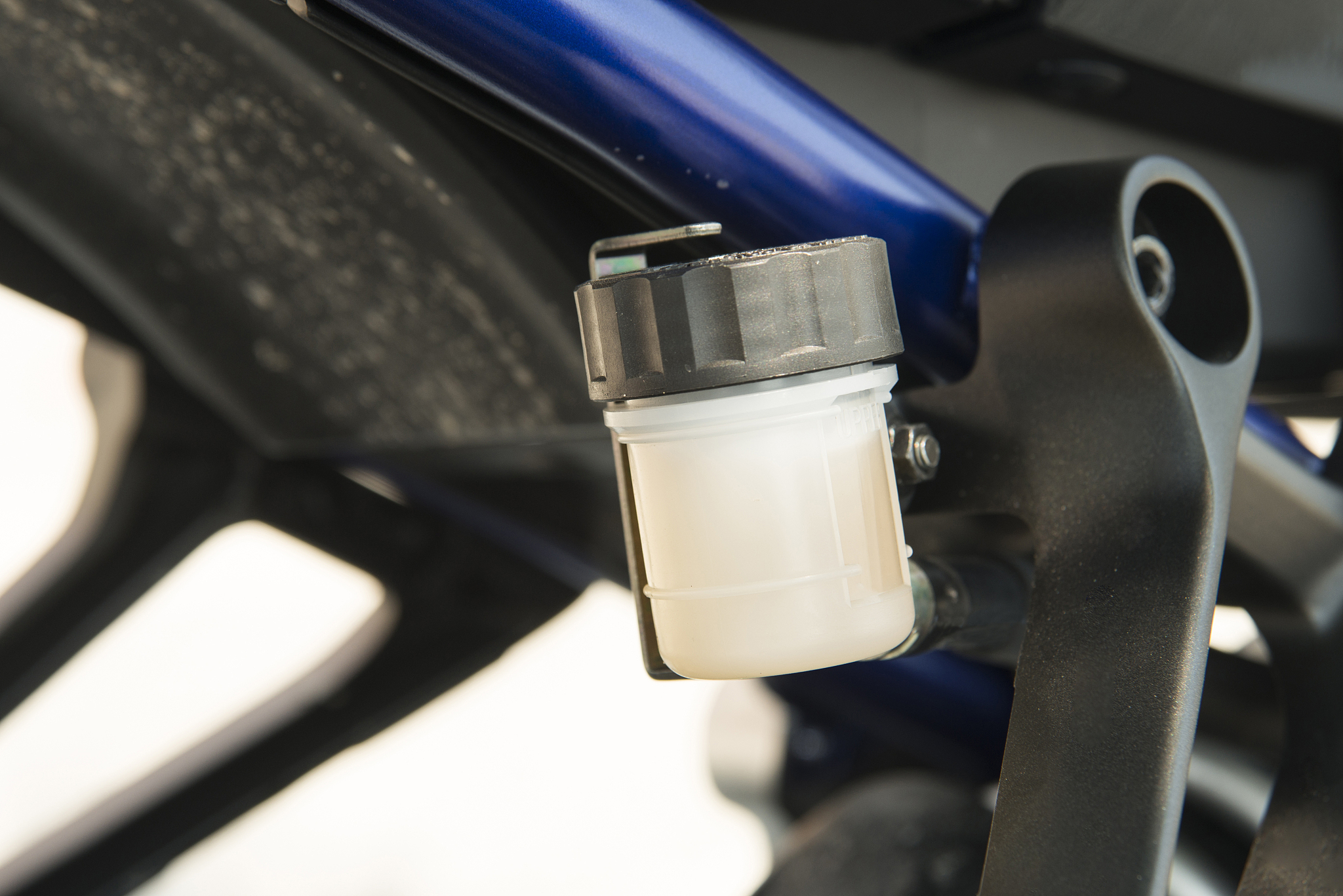 凯越500x摩托车仪表速度数字不走传感器线路是先进ABS的仪表的信号是由ABS给的吗？ 200字