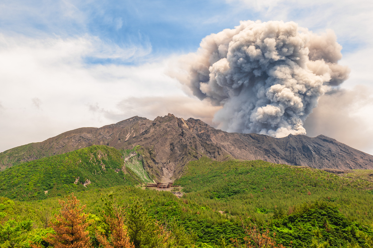 全球三大著名火山：埃特纳火山、乞力马扎罗山和莫纳罗亚火山