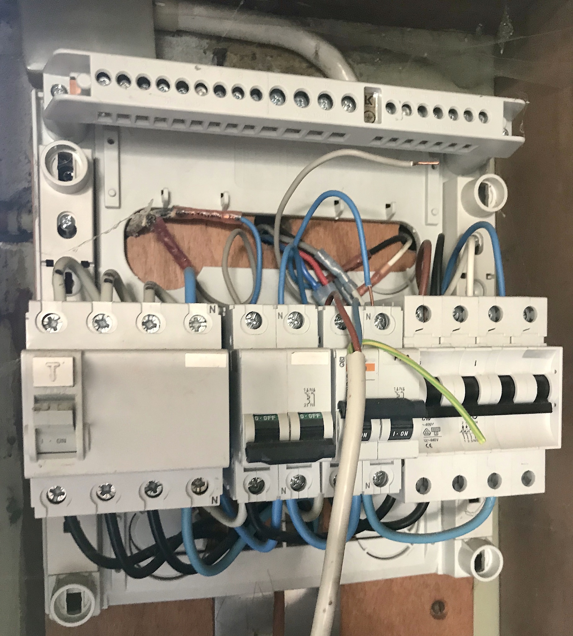 电源进线SPD故障