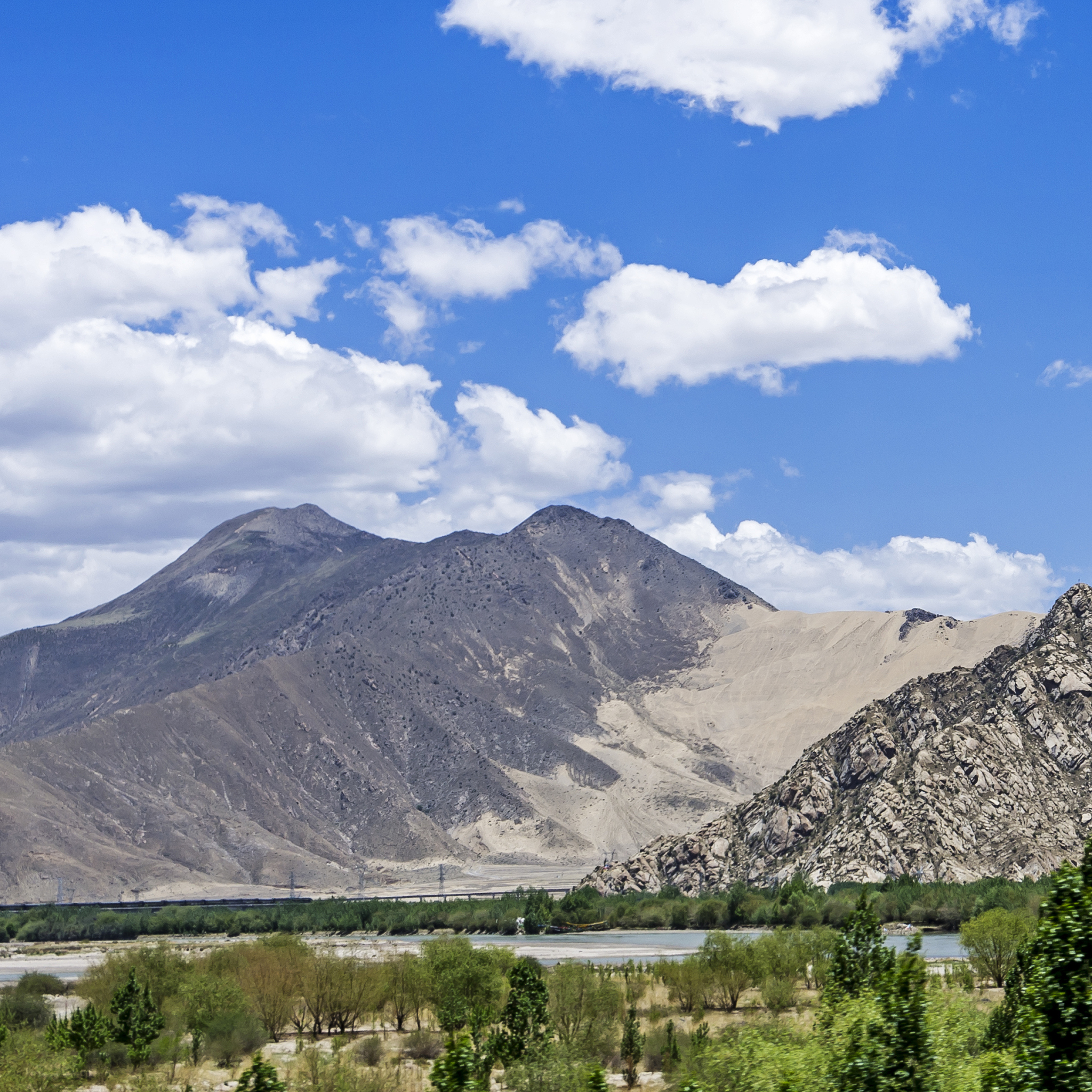 绝境北方 1.0.0 更新日志：冰封山脉、生存挑战、冰巨兽来袭！