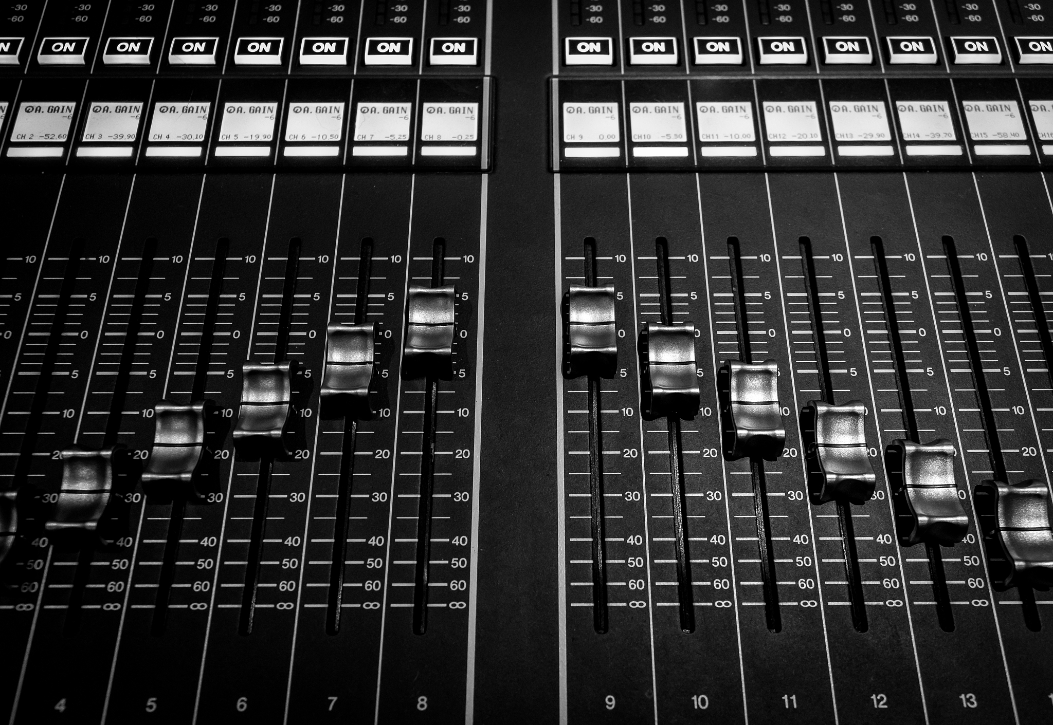 MATLAB LMS自适应滤波器：正弦波信号的噪声消除