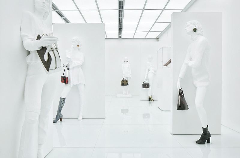 请为以“to fashion”为主题的网页写一小段简介，并翻译为英文。