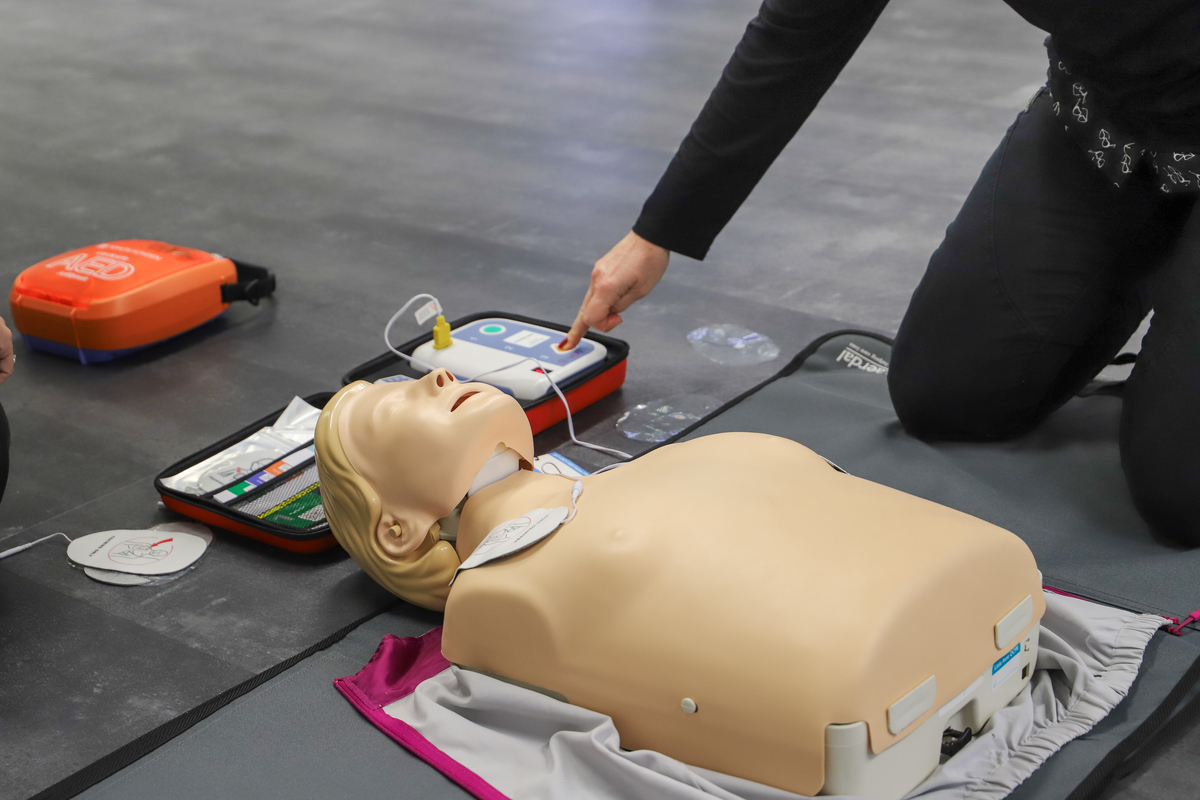 抢救心肺复苏假人照片起名中文