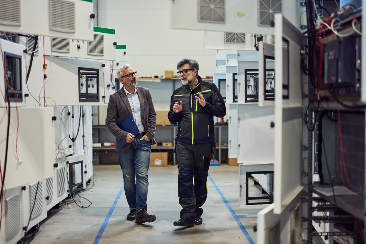 Tesla English IntroductionThe Amazing Genius Inventor——Nikola TeslaThe Amazing Genius InventorNikola Tesla 1856-1943 the world-renowned inventor physicist mechanical engineer and electrical engineer I