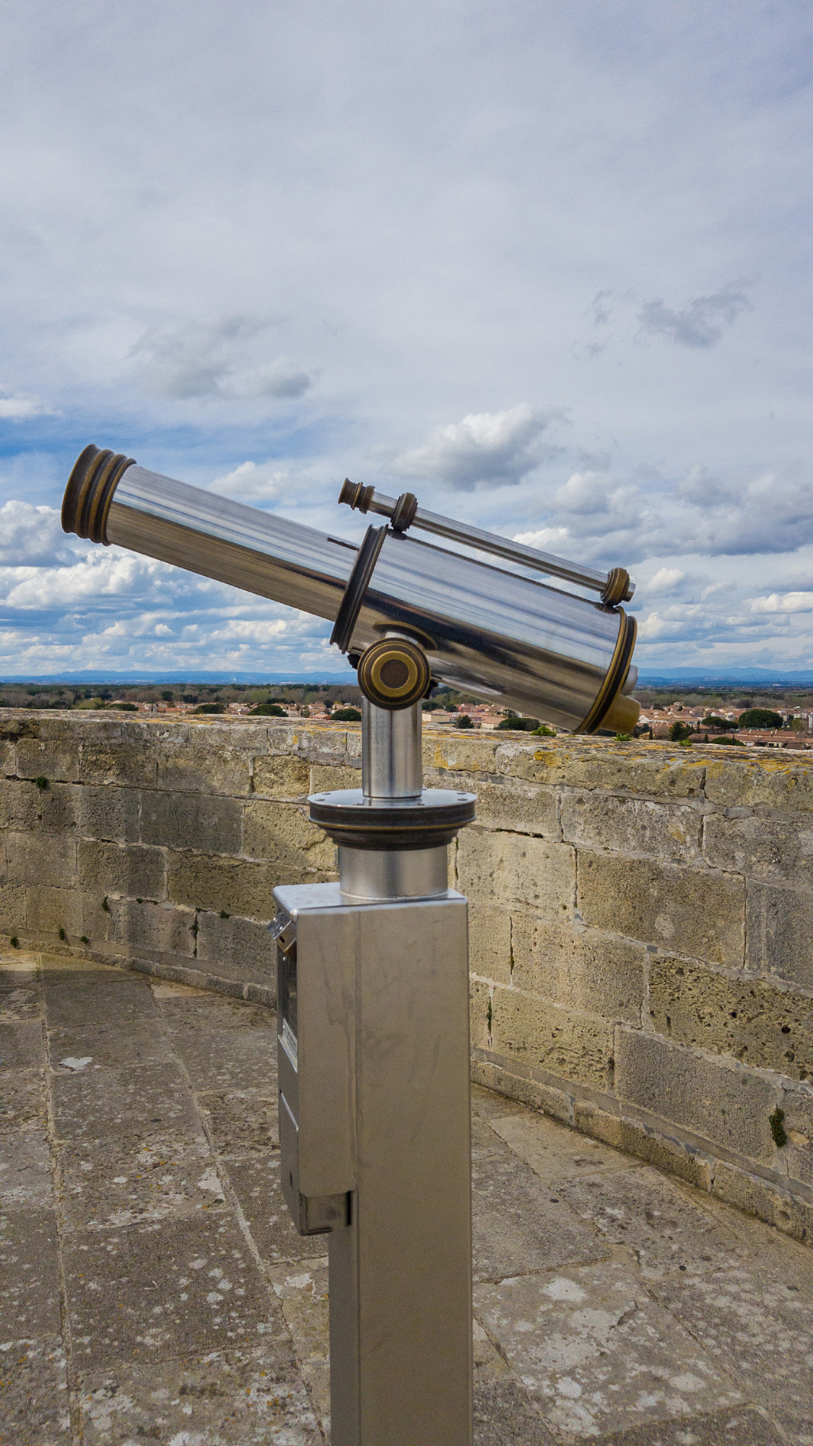 metal tourist monocular to view the panoramas