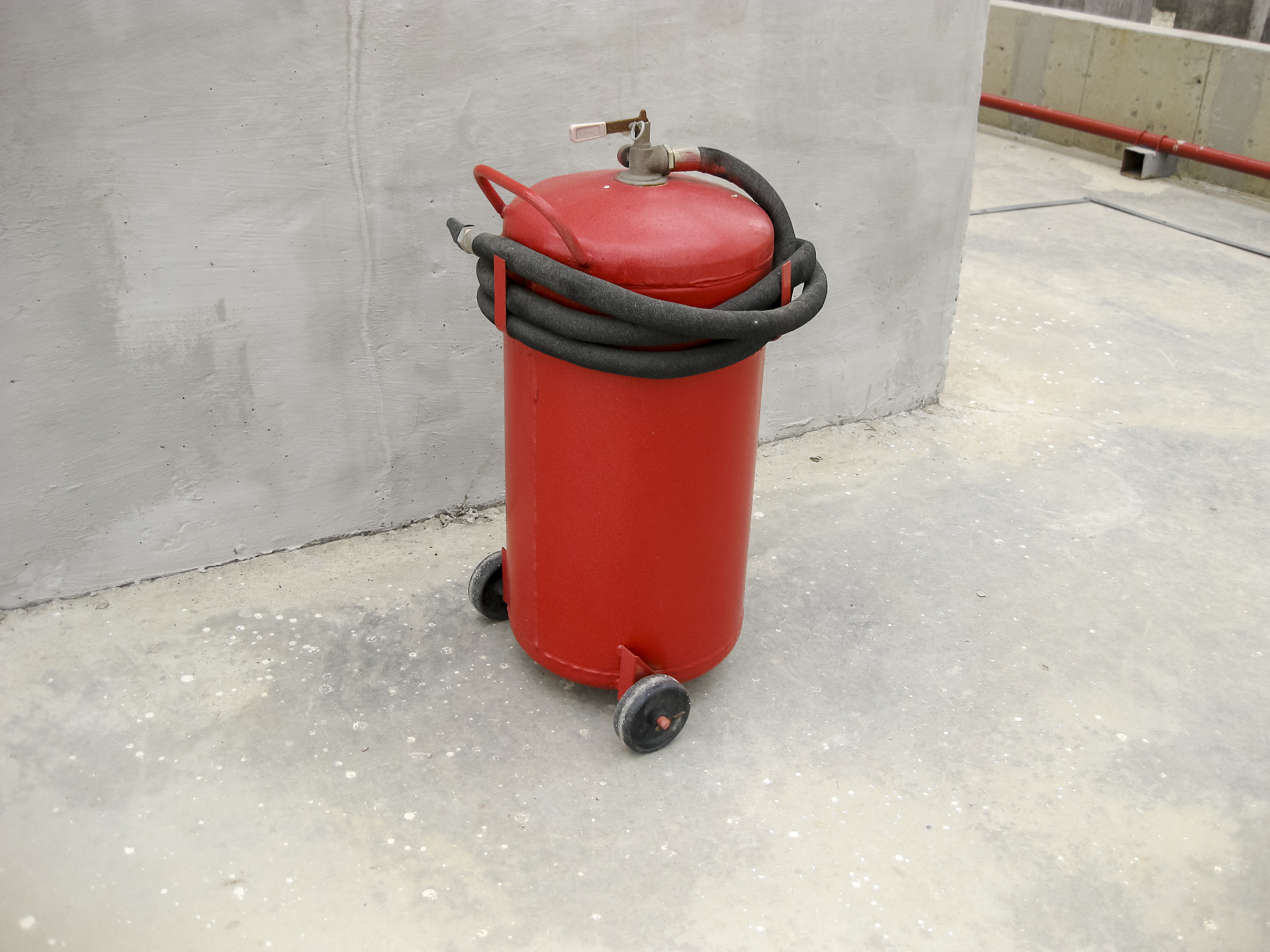 酒店消防安全指南：必备设施、疏散通道和培训