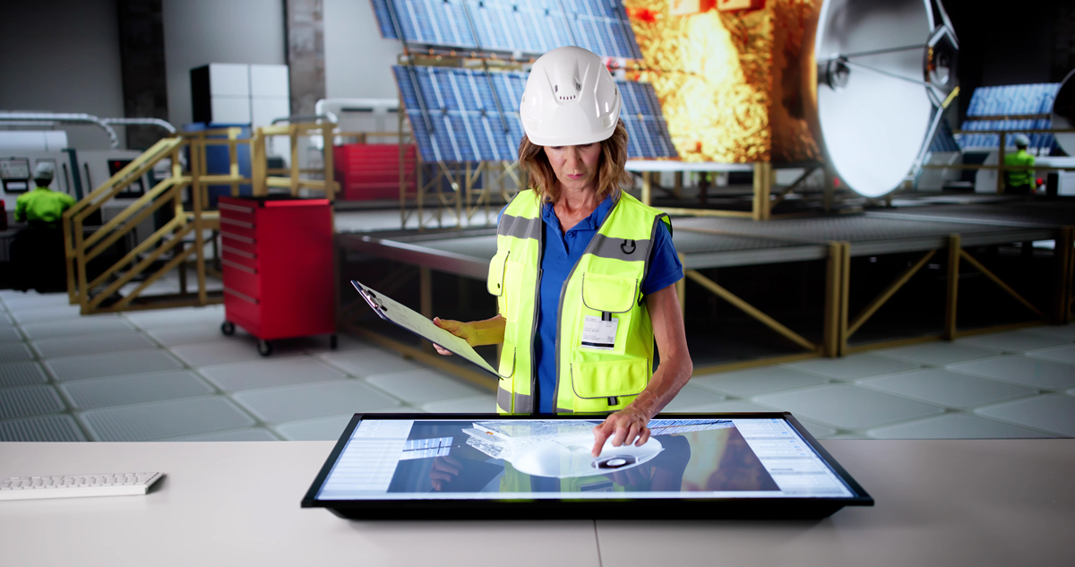 单人交互体验平台搭配触电、物体打击、窒息、爆炸、起重伤害、高处作业等VR事故体验课件还带体感写一段介绍