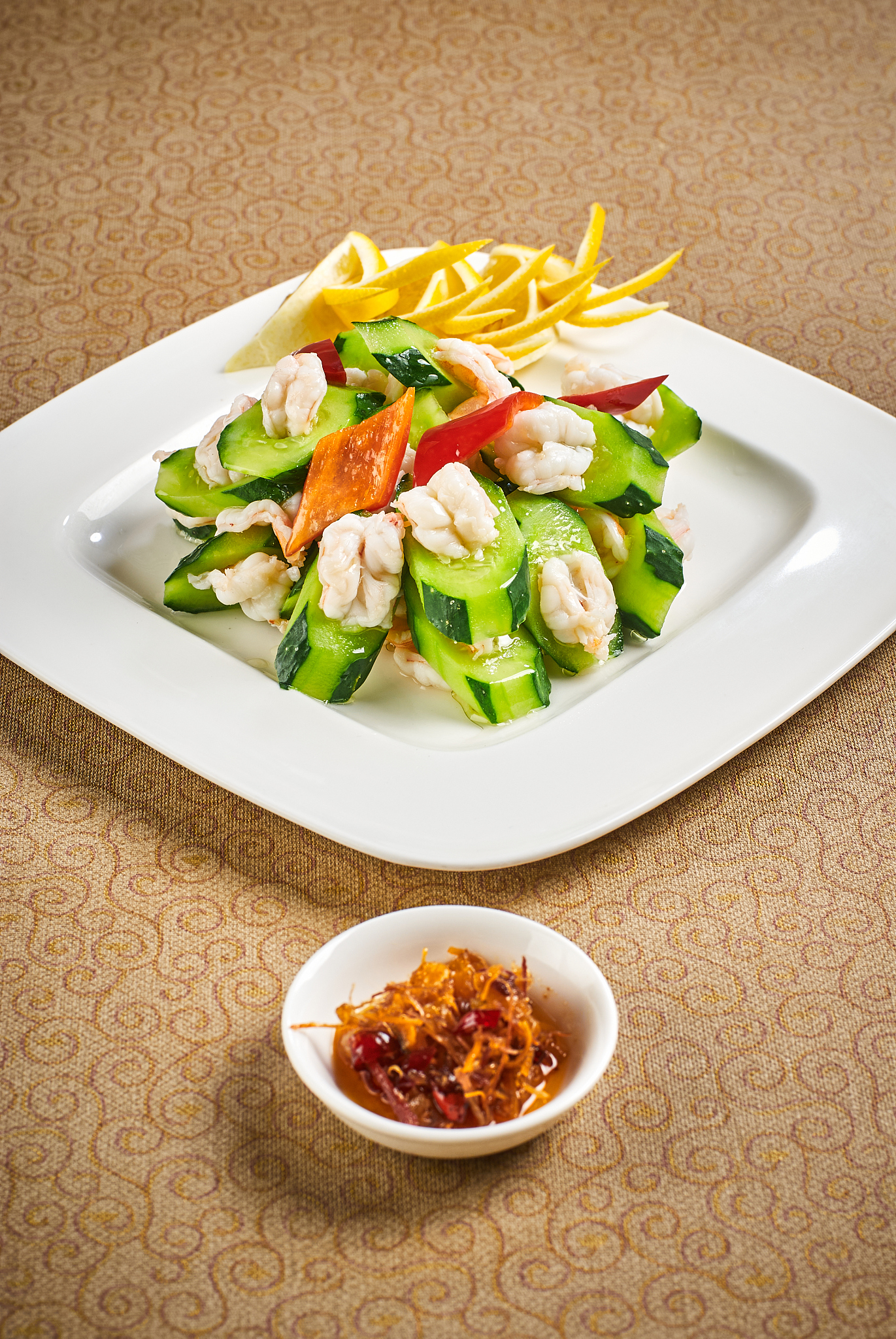 粤菜特点：精细选料，清鲜嫩油，小炒精髓