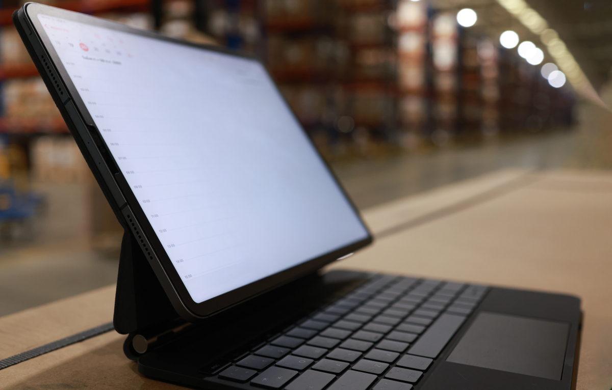 MacBook Air 优缺点分析：轻薄便携 vs 价格较高