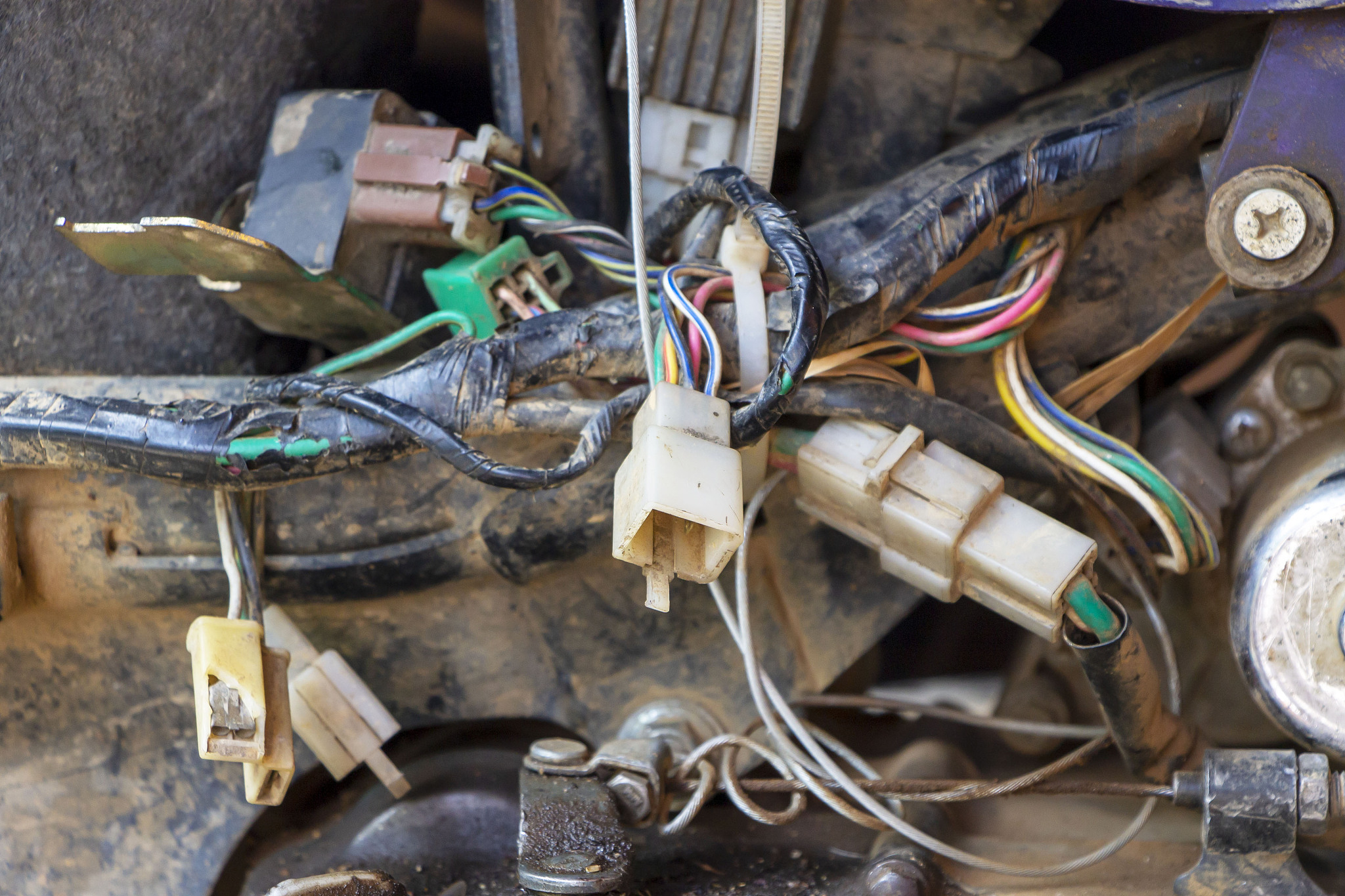 60V20A的电动车装的48v400W的电机和48v的控制器能使用吗 200字