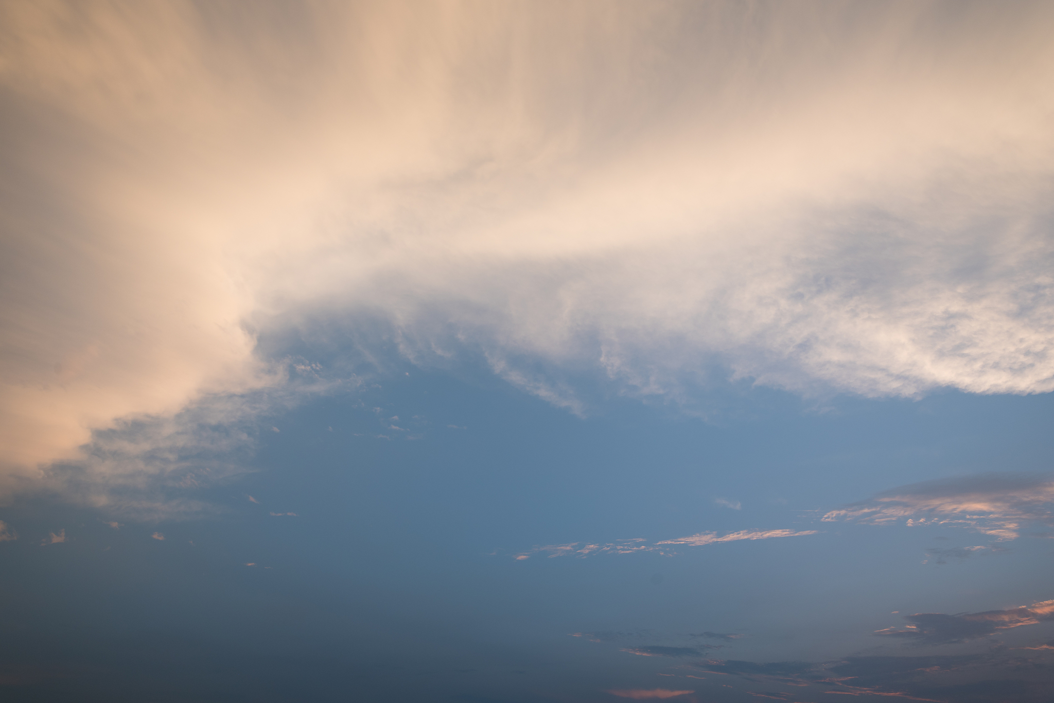 天空：地球大气层的颜色与奇观