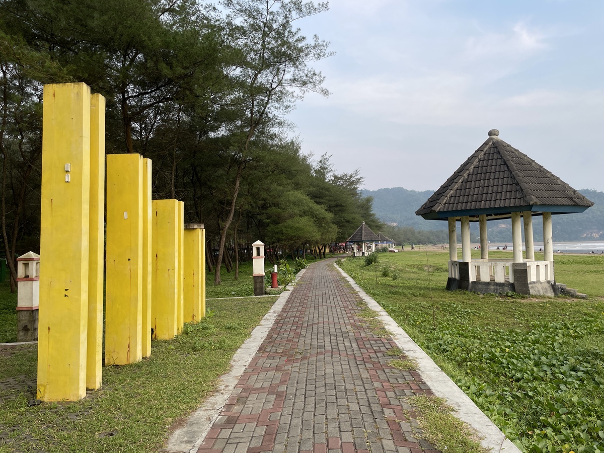 润色一下下面的喜报上海洛嘉团队执行的南山文化自然科普教育基地未来森境自然科普教育中心观景台设计制作安装项目竞标最近经过专家委员会评审和公告于今日确定我司中标。上海洛嘉团队在投标阶段表现出极强的韧性和战斗力投标成果凭借优秀的设计与可实施的落地性一举中标并拿下4121万的合同是华东片区的又一标杆公园项目让我们为参与项目的团队伙伴们喝彩期待再接再厉！
