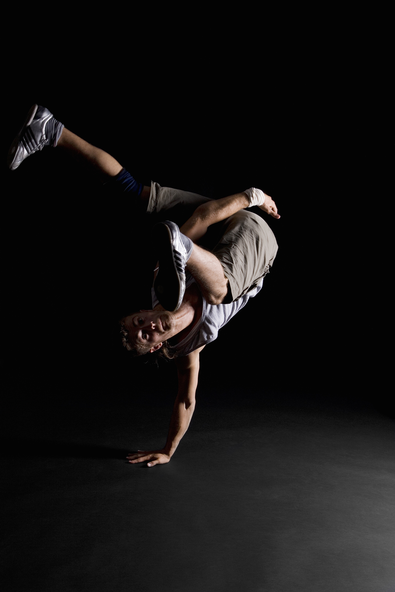 Excel 公式：根据 A 列数字重复填充 B 列