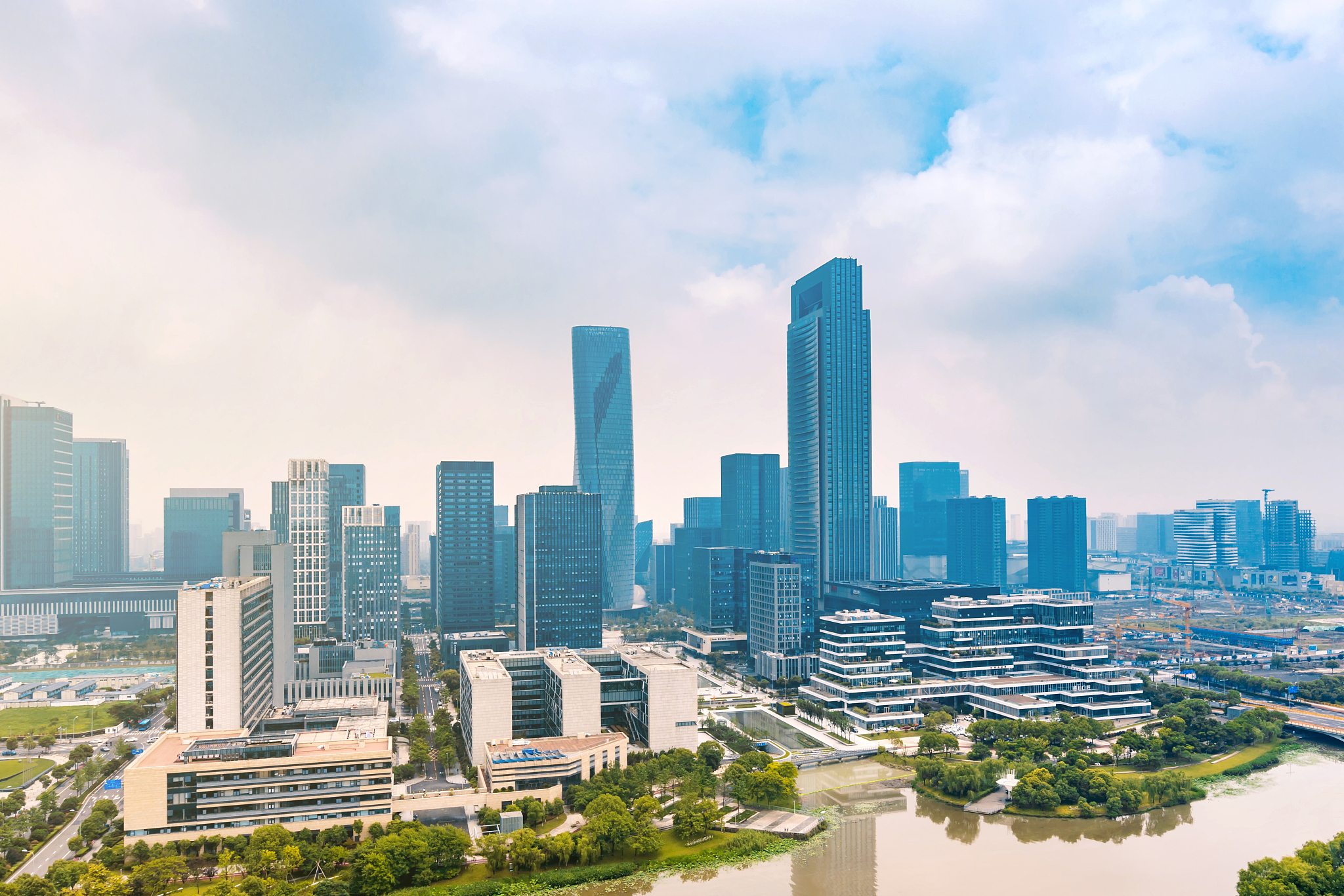 帮我规划宁波市前湾新区产业大脑平台中营商环境驾驶舱的功能