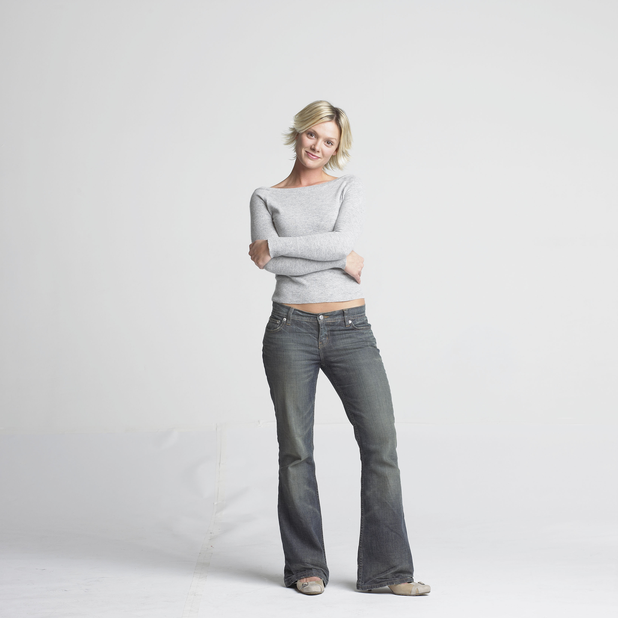 Fashion Photography Prompt: Loose-Fitting Pants