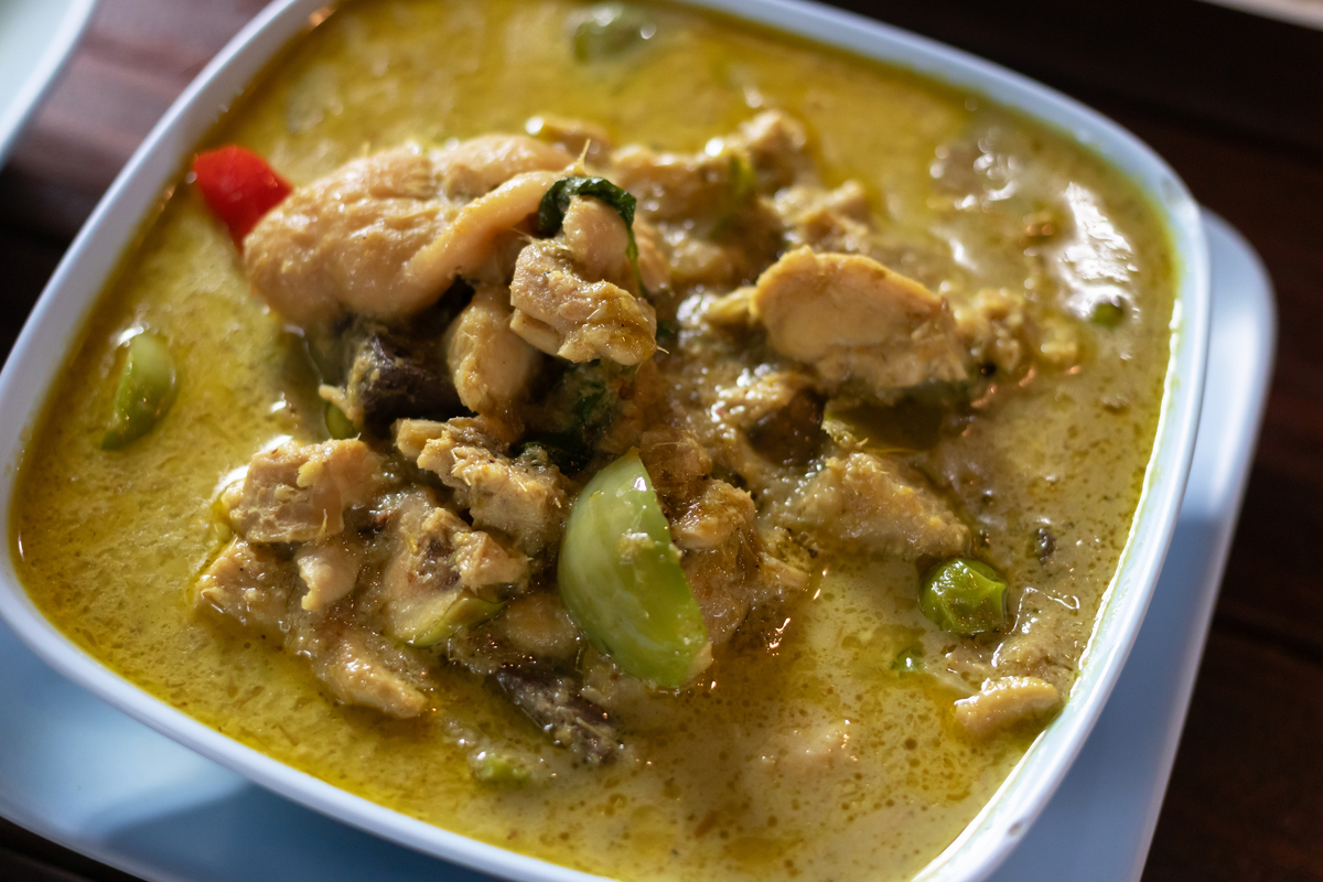 鲜美鸡煲评价：鲜嫩多汁、汤浓味美