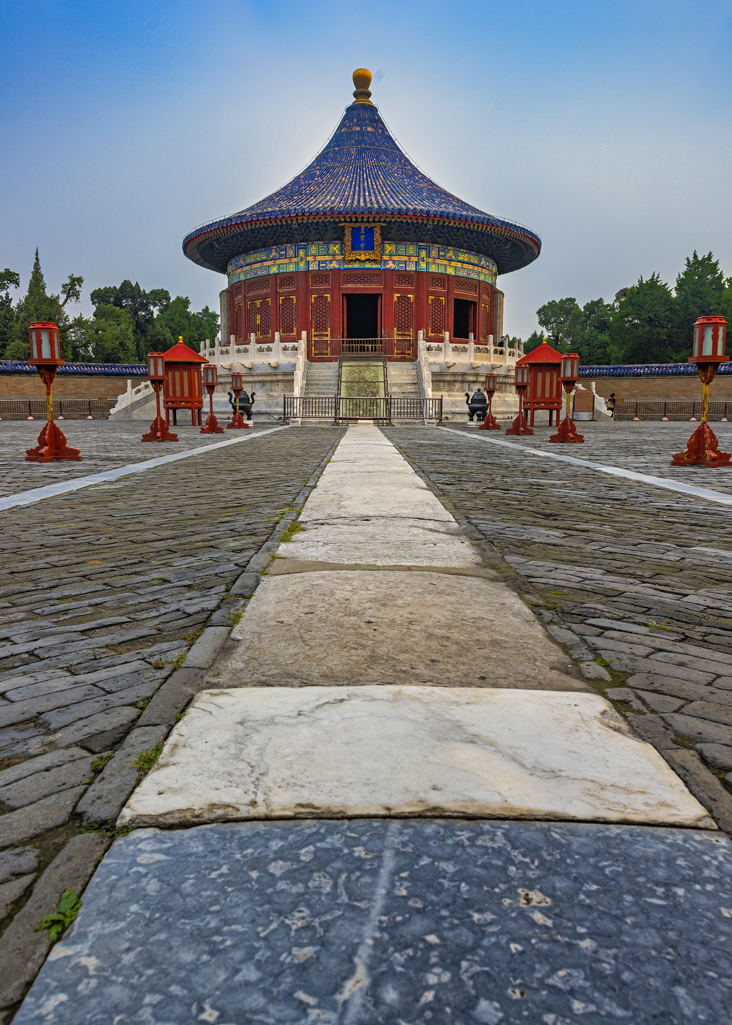 已以后旅游从业者的身份 写一个北京的一日游旅游攻略 带上时间 以及行车路线 。如有需要购买的东西请具体描述一下