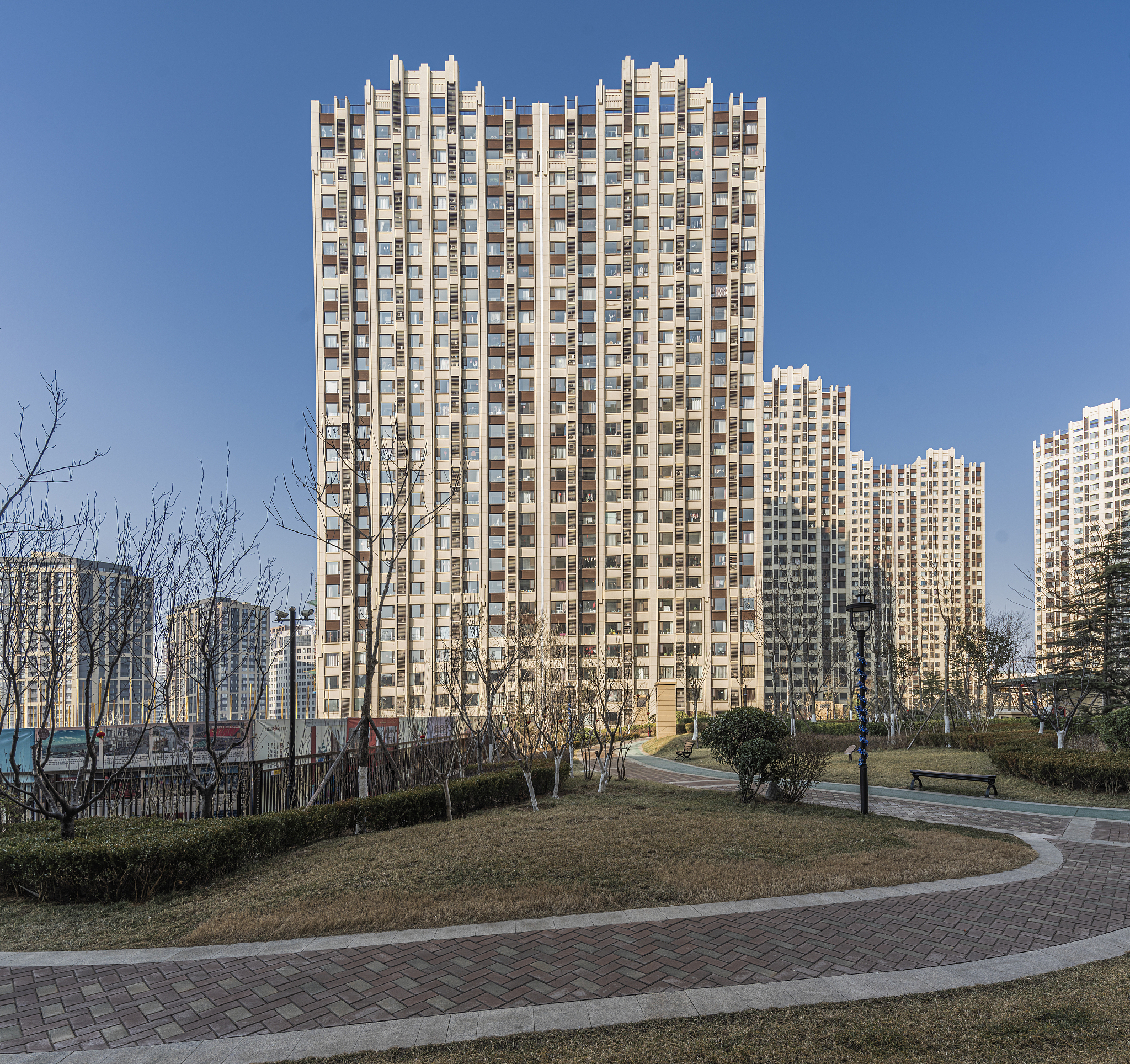 青岛青建金尊府：市南区高档住宅小区，生活配套完善