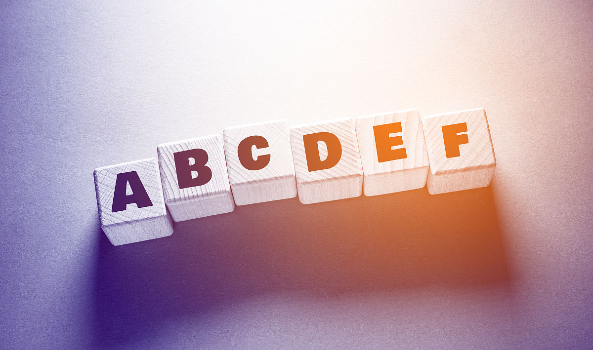 ZLKG 可以组成哪些单词？