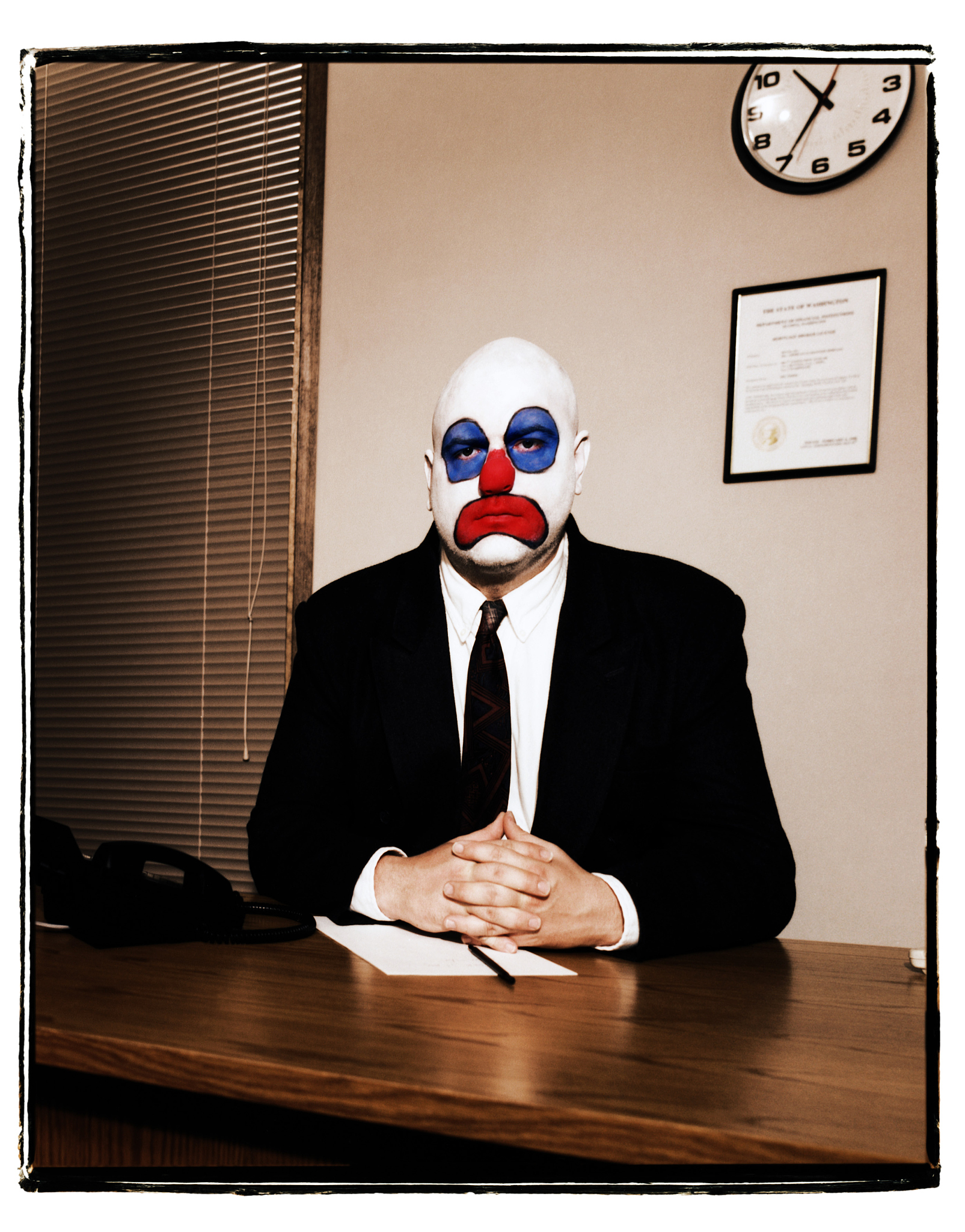 写一篇《大蔡成为小丑》的悲剧小说