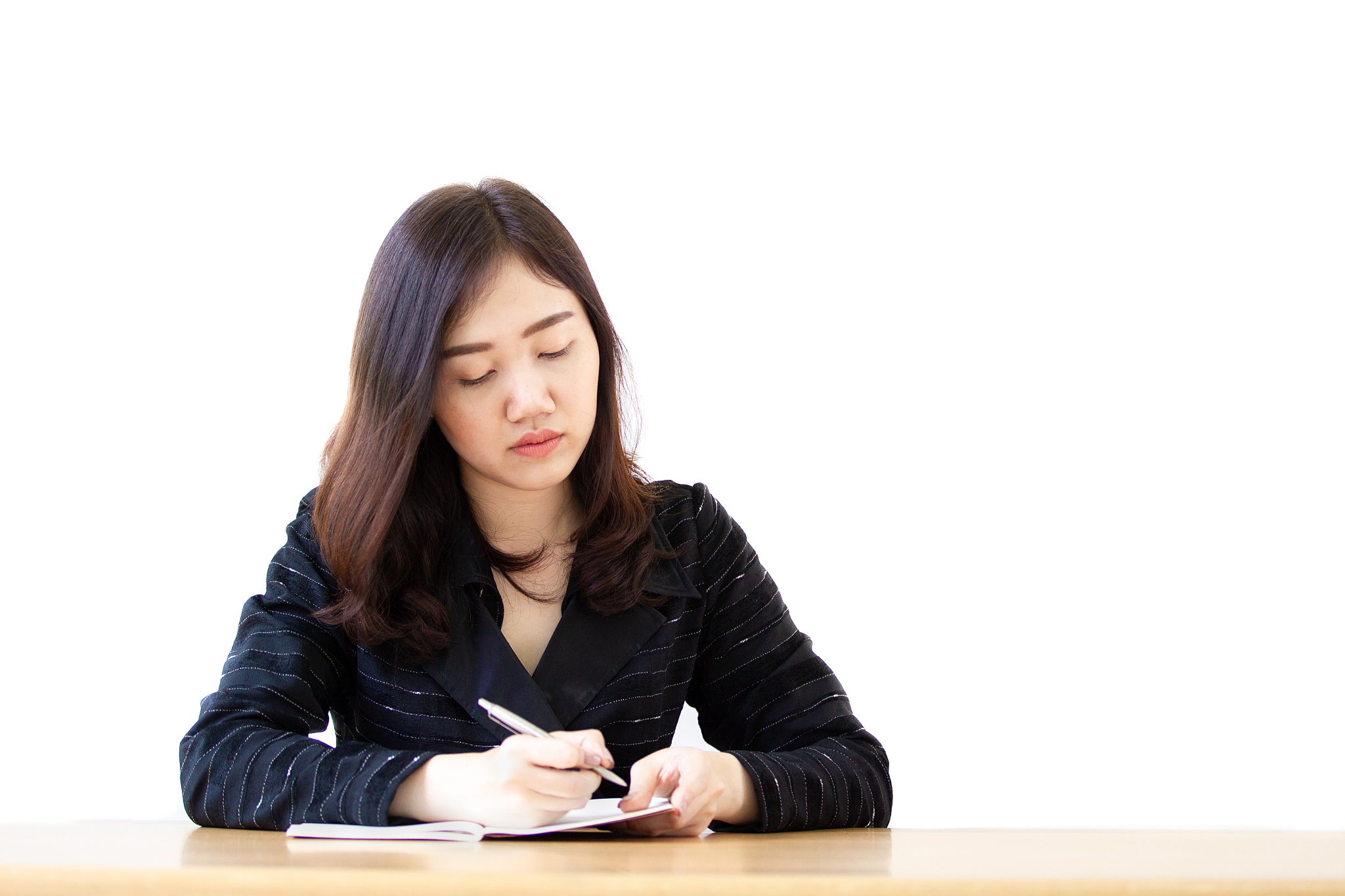 为什么说女孩子千万别做行政 人事和行政哪个工资高