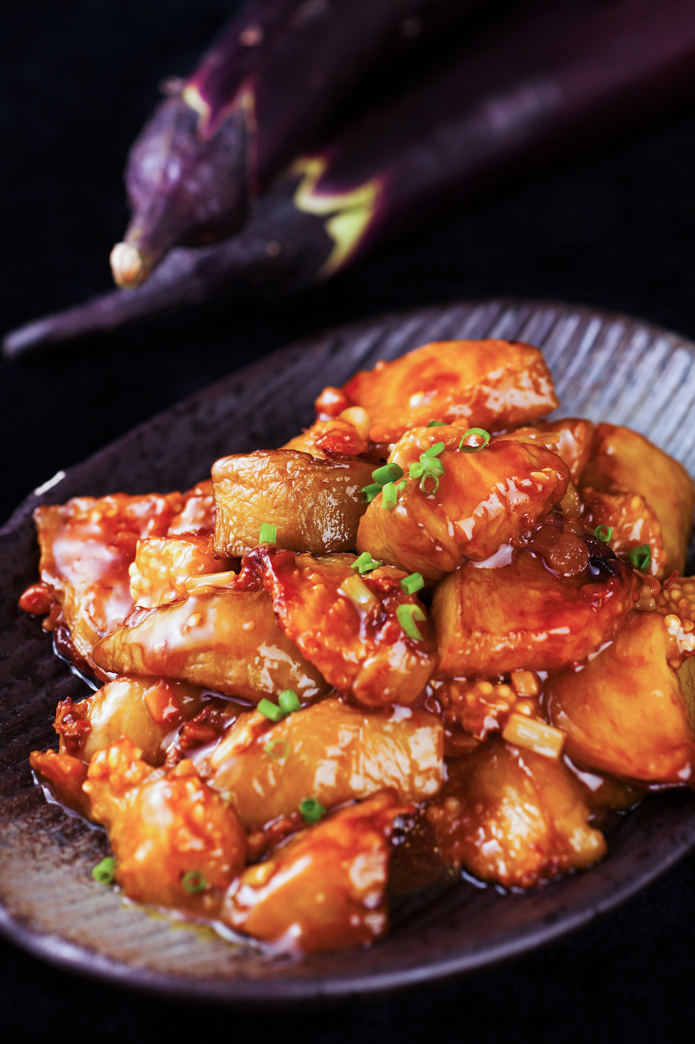 请帮我写1篇650字博客文章主题是：油焖茄子的做法