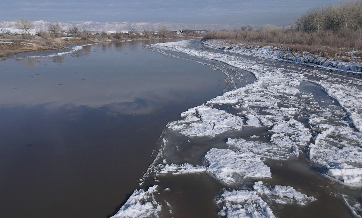 冰在水中融化液面高度怎么变