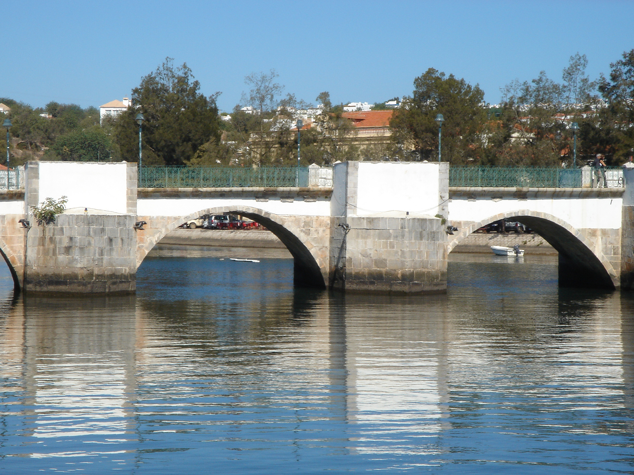 请给我写出有关第四号桥主题的十四行诗。