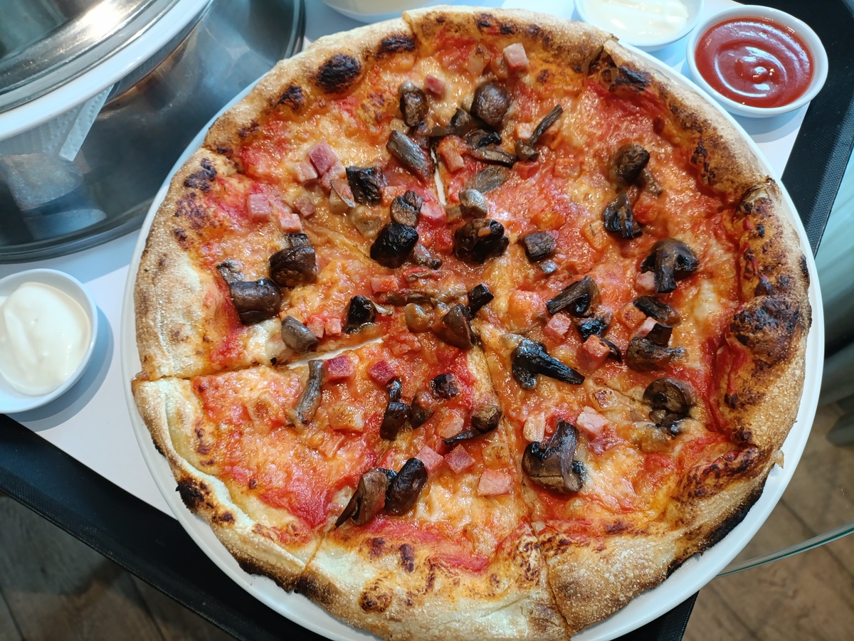 How to Make Authentic Italian Pizza: Easy Recipe & Tips