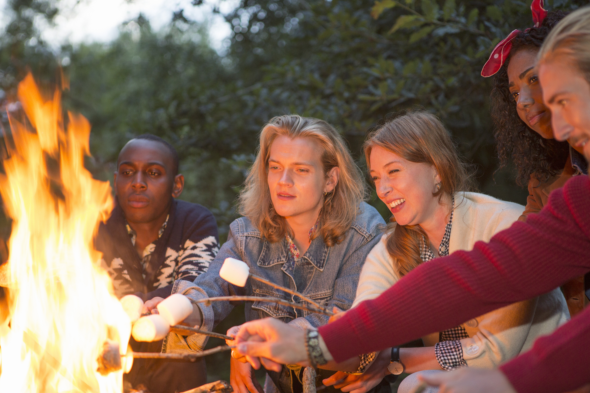 翻译成平实的英文。大别山红色文化作为一种意识形态载体是中国共产党执政文化的源头之一具有强大的教育价值和精神教化功能在新时代中国特色社会主义伟大实践中我们要缅怀先烈、赓续精神矢志不渝传承红色基因。