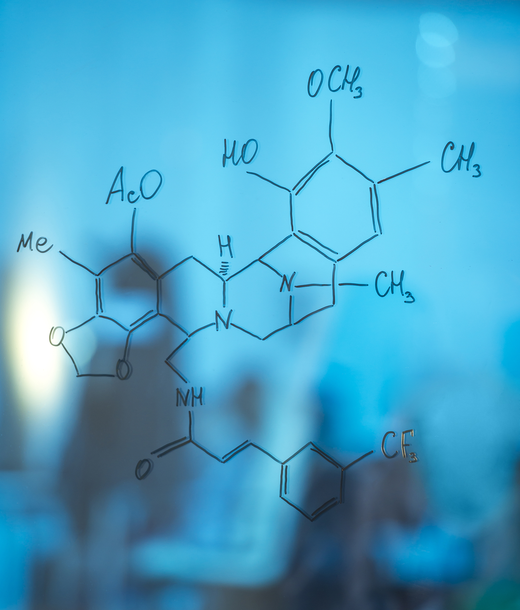2007年陈应春 课题组首次报道了以金鸡纳碱衍生的手性伯胺为催化剂三氟乙酸为添加剂催化乙烯基丙二睛衍生物对a-不饱和酮的插烯 Michael加成反应。该反应能够以中等产率及优秀的对映选择性87- 99ee和高的非对映选择性的得到多取代的2-环己烷-1-酮衍生物。对这段话进行降重重新组织语言
