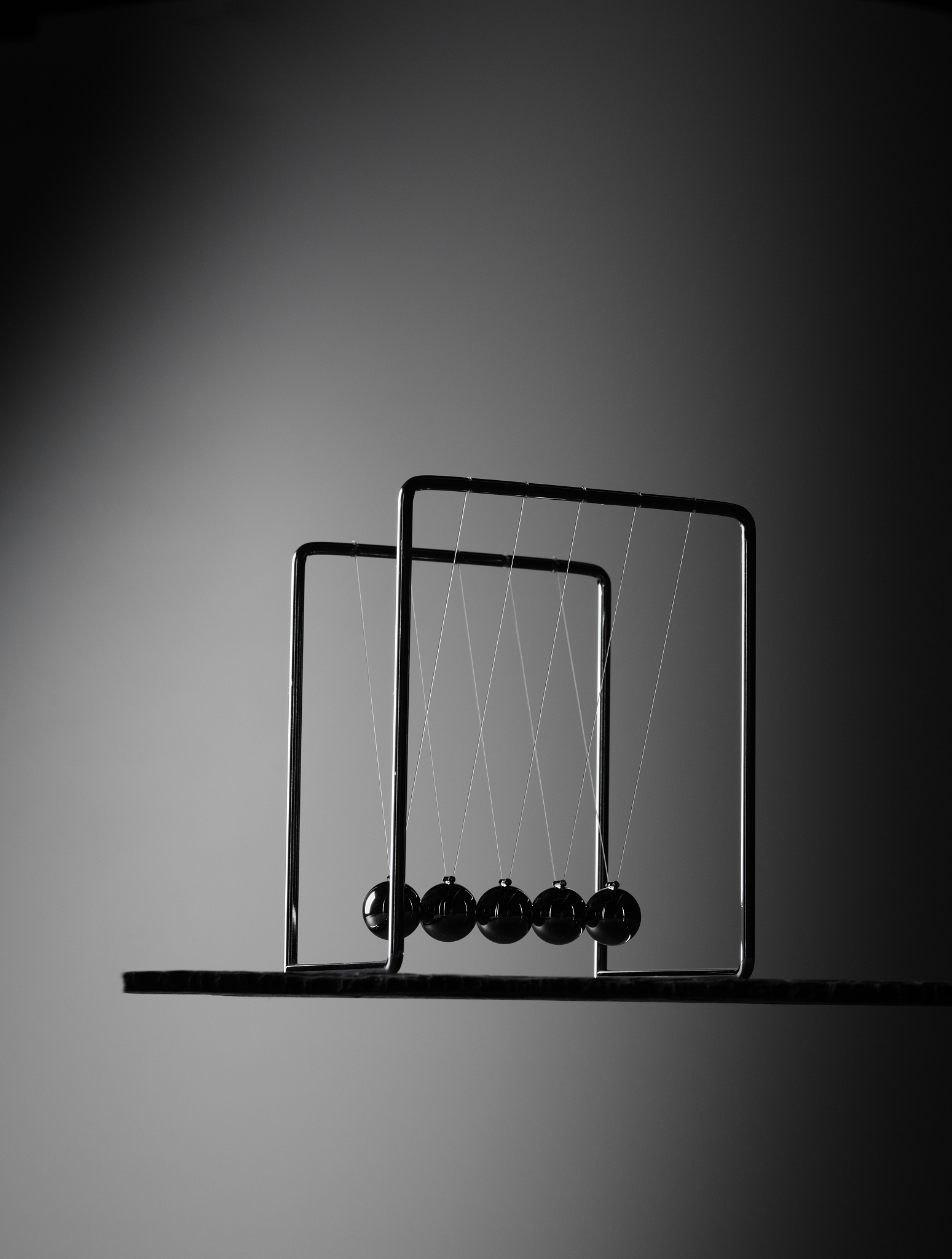 球反弹至最高点：物理原理与运动规律解析