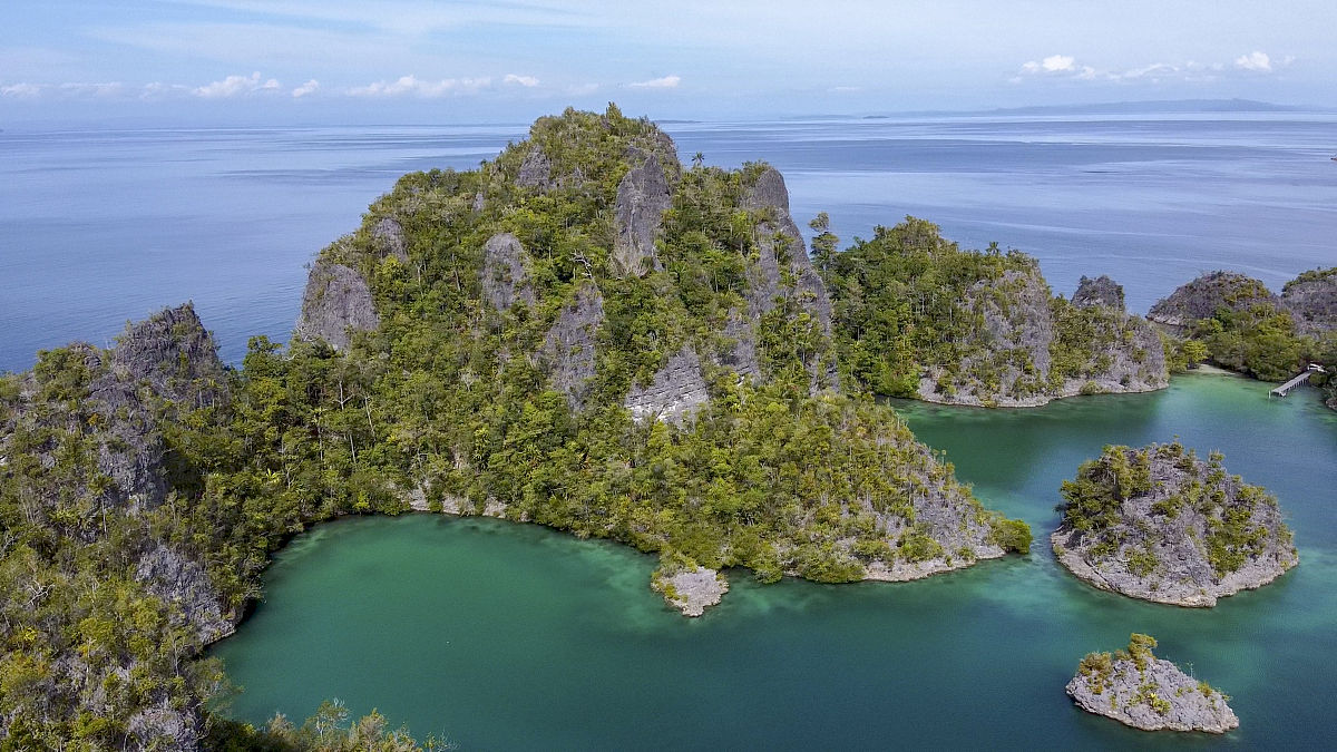 鸟瞰岛屿和海景