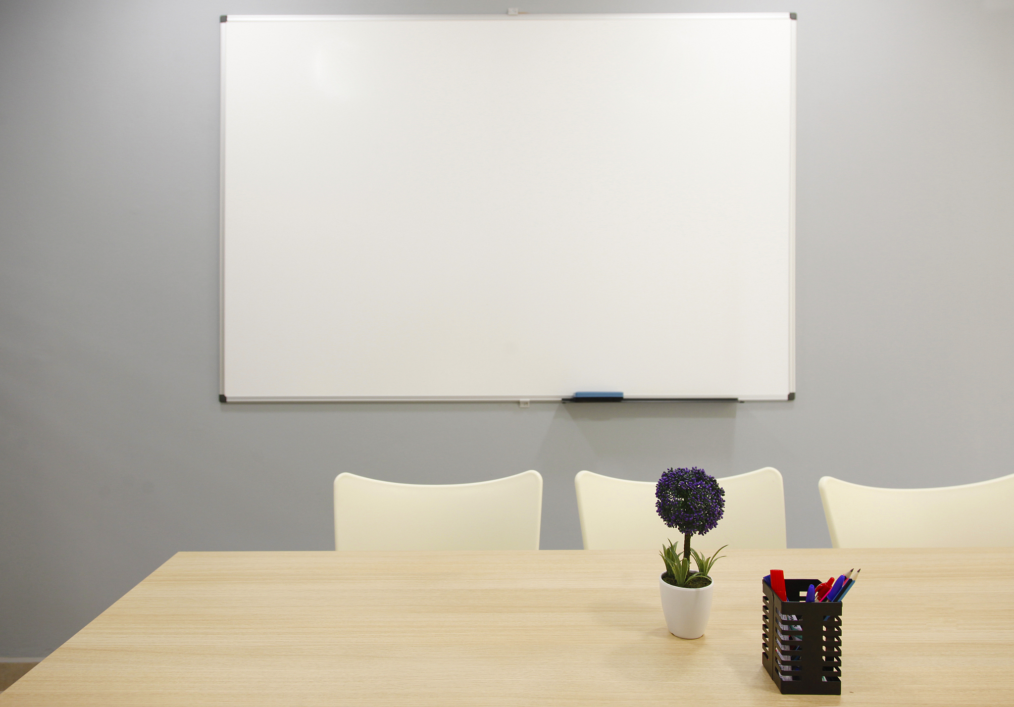 Please make different expression ofA veteran whiteboard manufacturerWEYOUNG focus on office industry and have designed and produced a series of products such as wall boards easel boards mobile white b