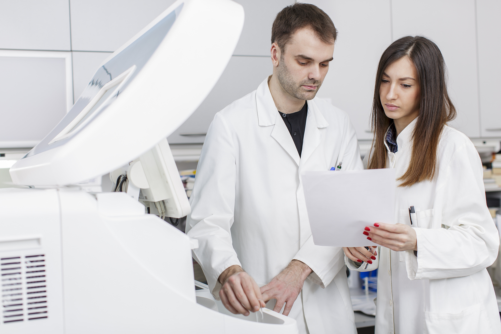 离心血清和血浆: 最佳转速和温度指南