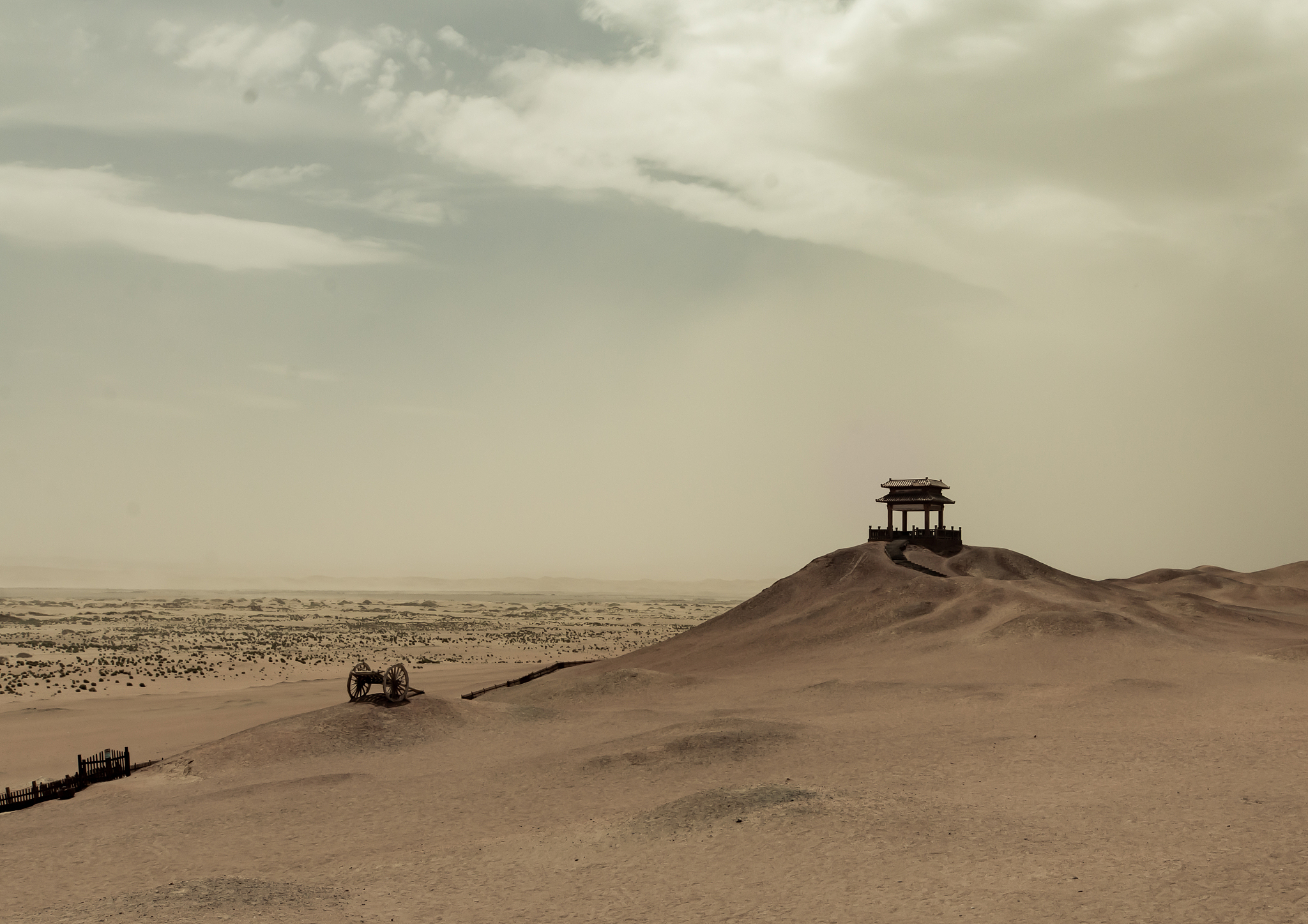玉门关酒业诚征经典广告语：心宽天地宽，品味玉门关