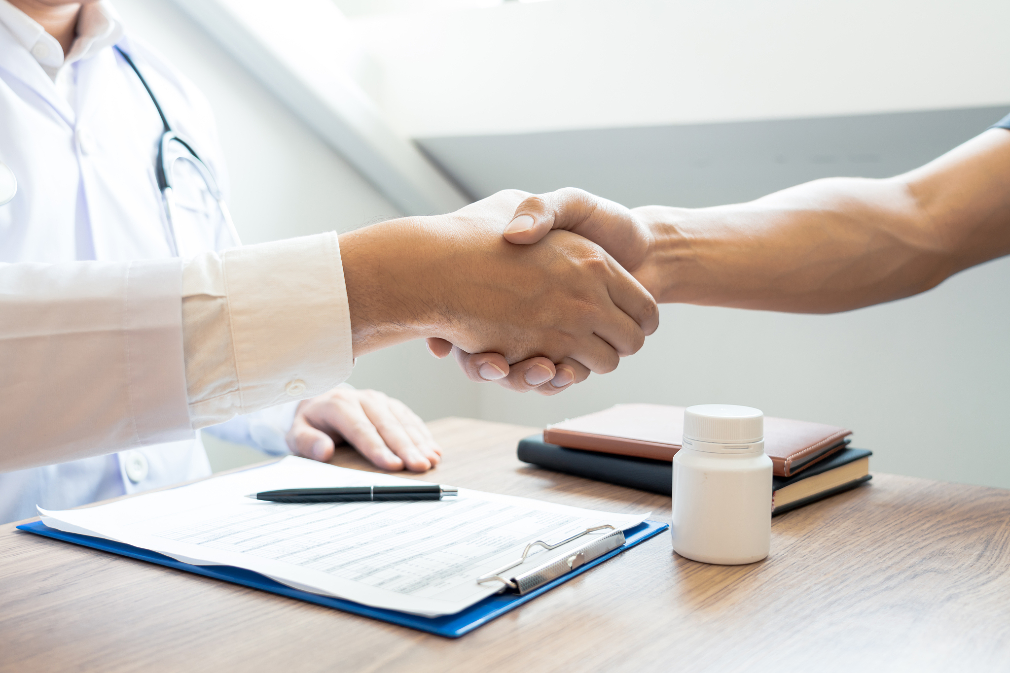 可以帮我写一下以关于幼儿小班游戏发展的研究论文题目的目录吗？