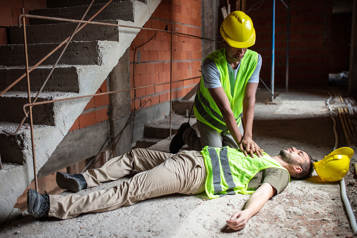 人从多少米高空摔下会丧命