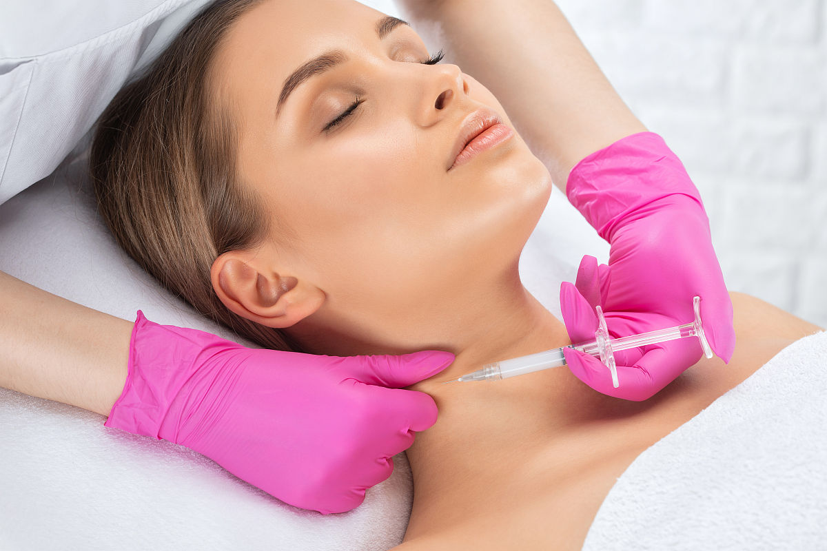 双下巴吸脂：告别双下巴，重塑V脸，朋友圈爆款文案！