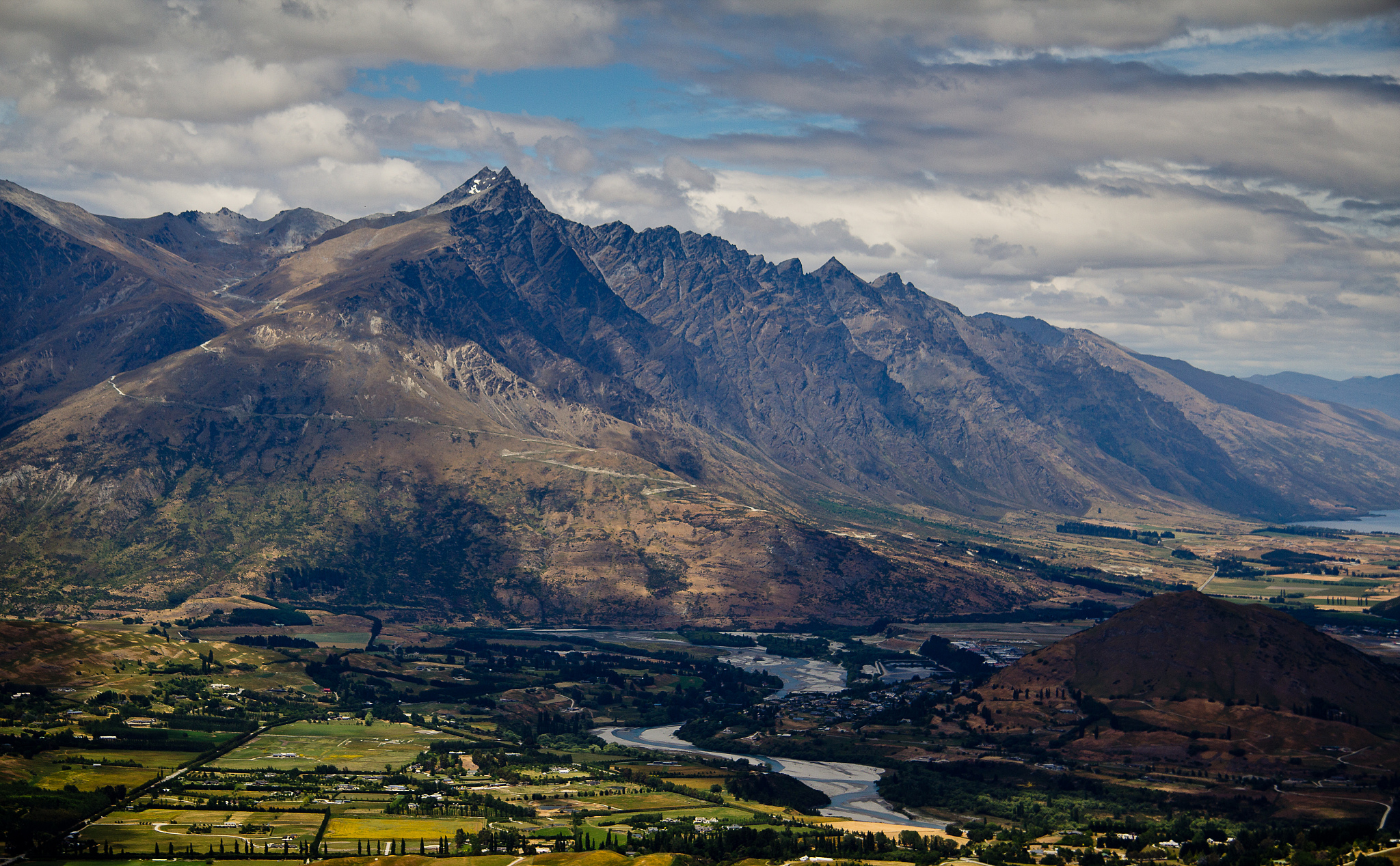 wakatipu valley and the remarkables
