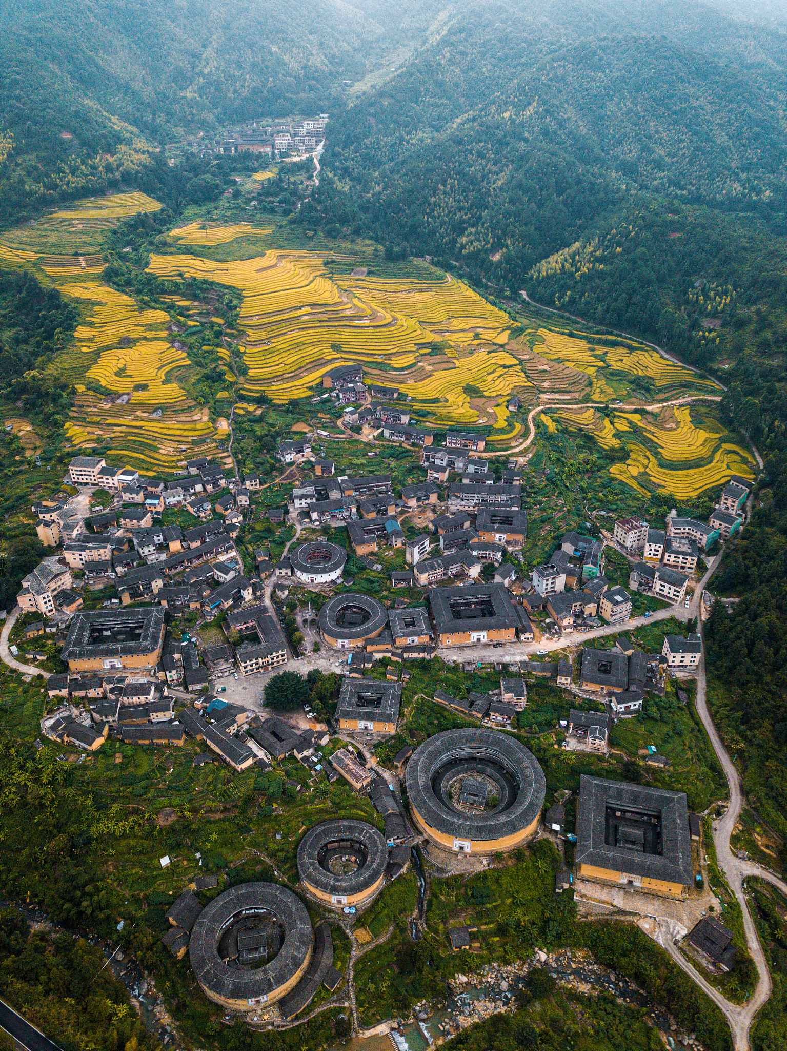 龙岩市媒体曝光求助热线电话是多少？老百姓有困难怎么办？回答必须300字左右