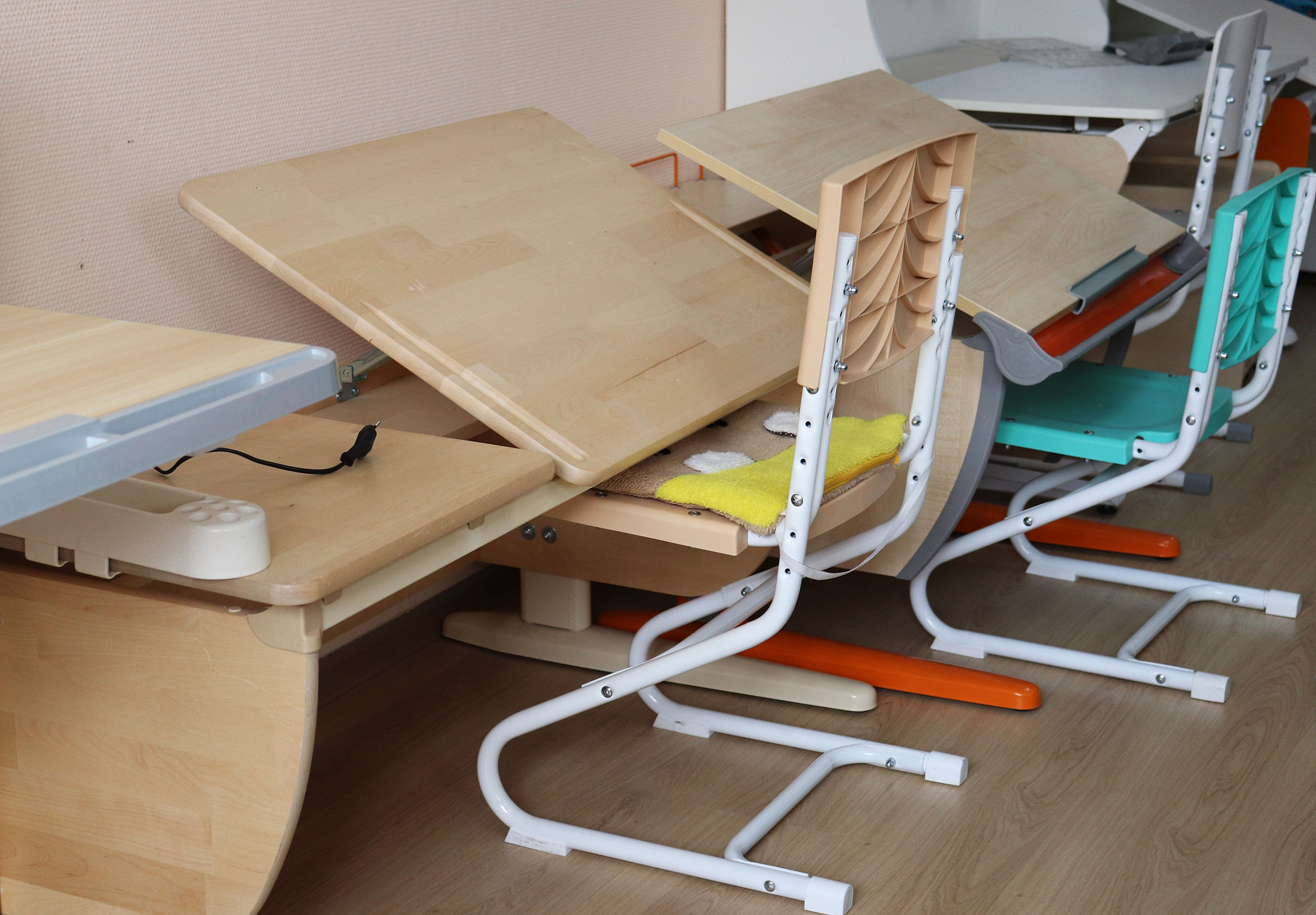 宿舍桌人体工程学设计：主题背景及意义