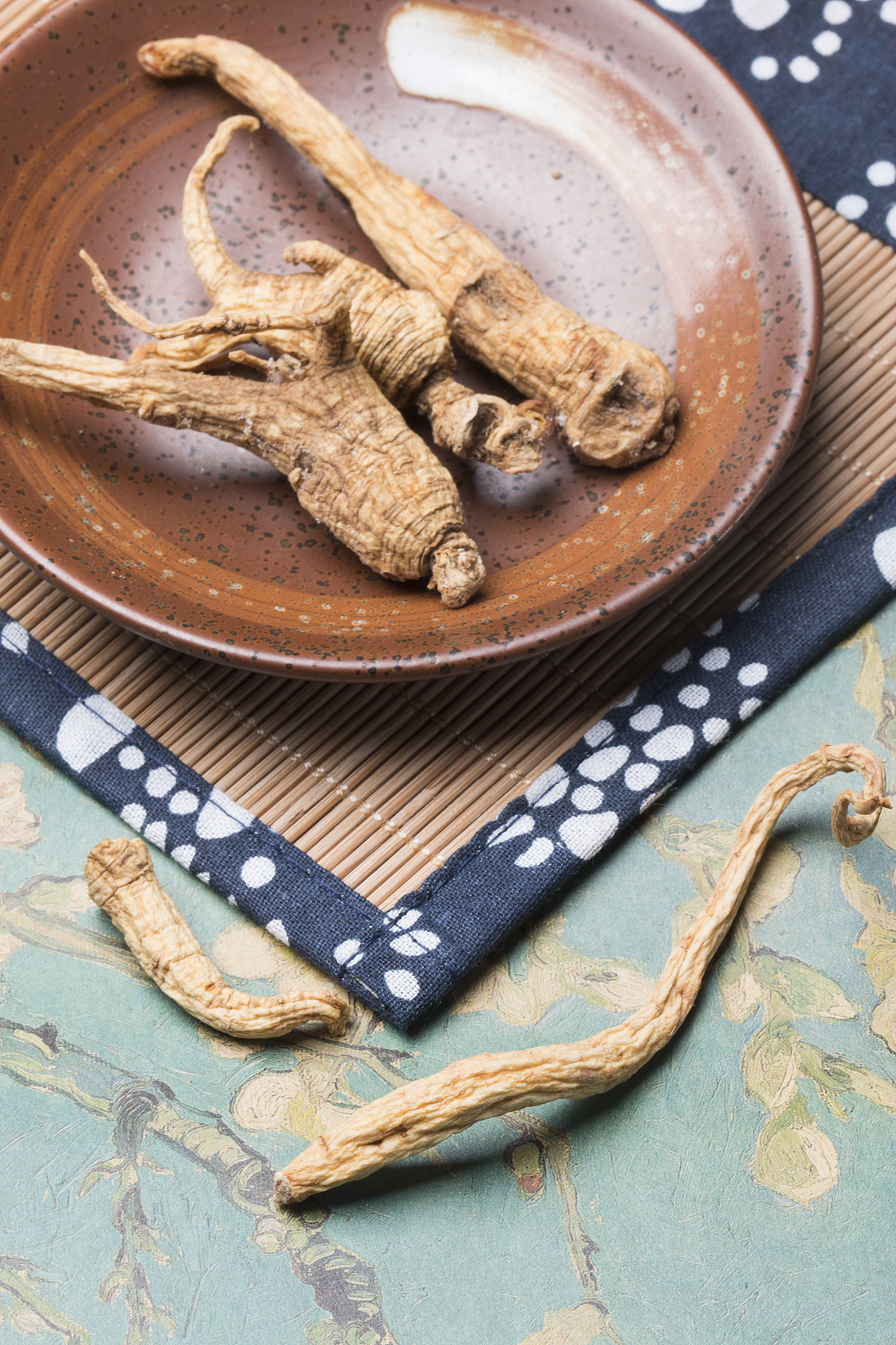 10斤酒泡回春草：功效、方法及注意事项