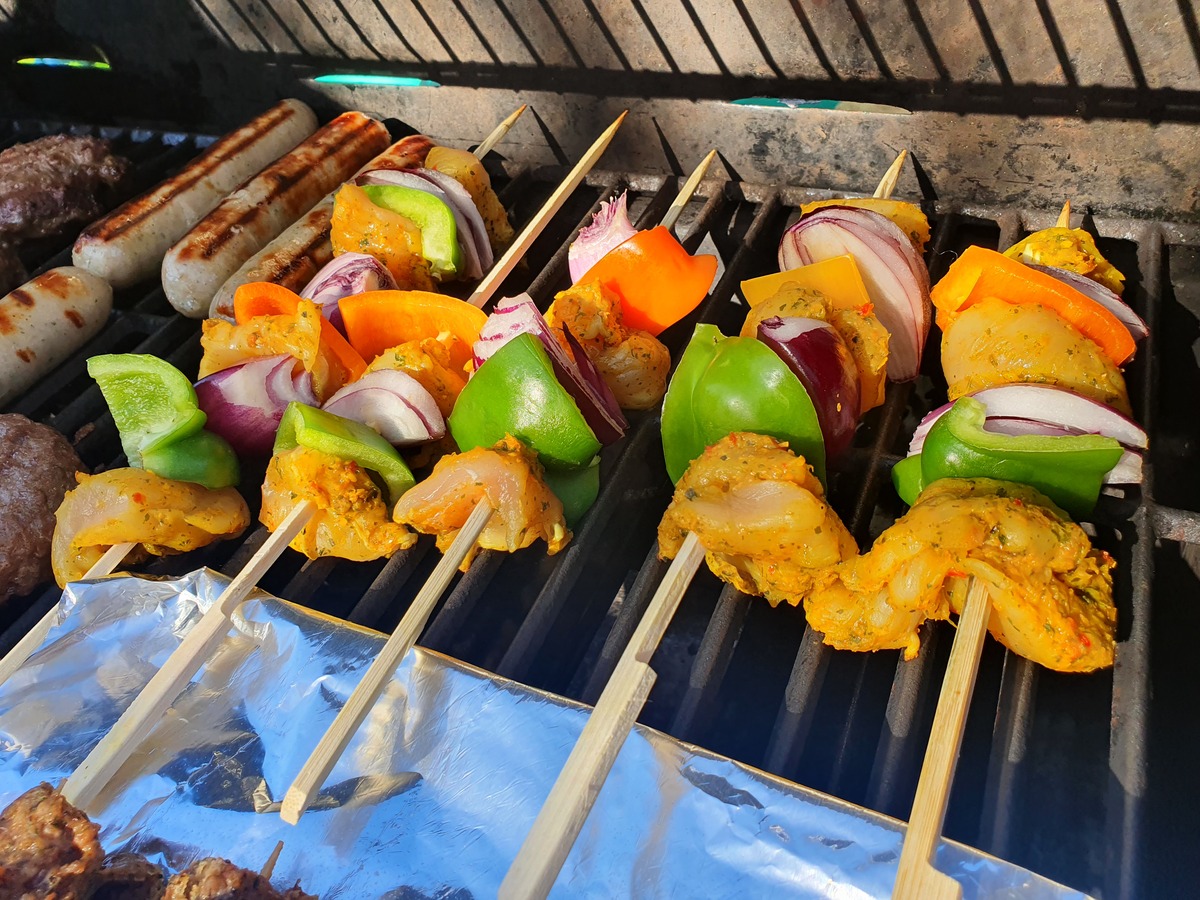 请不少于800汉字的博客文章语言要幽默风趣。主题是：街边小吃排行榜最火爆的十大最好卖的摆摊小吃