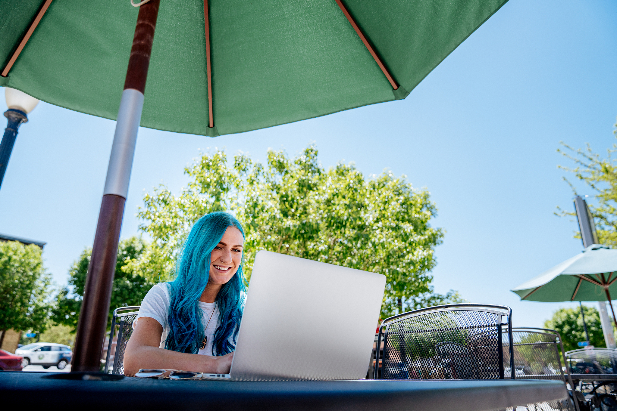 绿色头发好看吗？适合什么肤色？