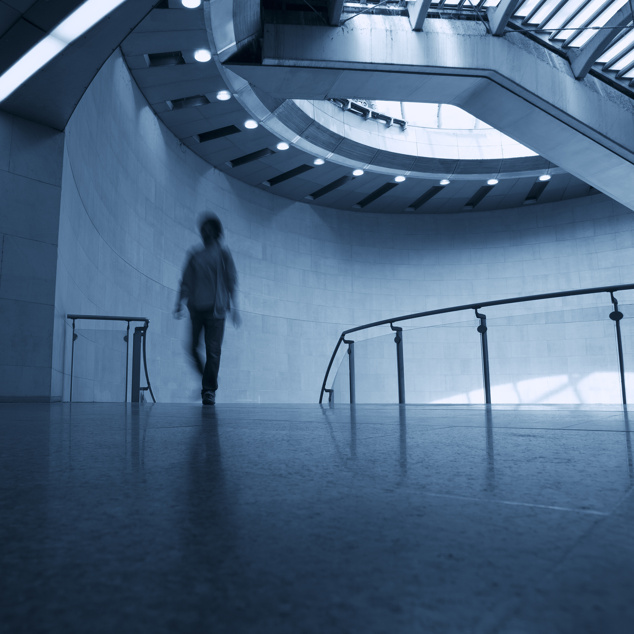 翻译France is the country in Europe where people feel the least safe walking alone on the streets at night only 355 of people do 😢