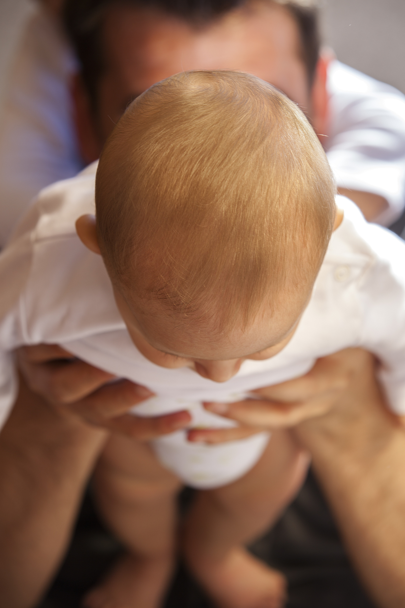 六个月宝宝坐起来老是歪着头解决方案