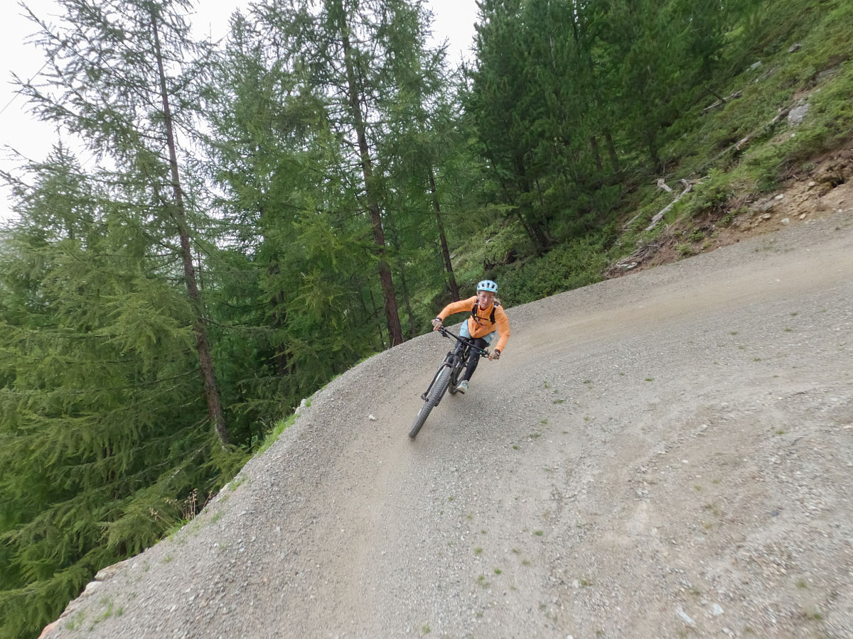 山地驾驶技巧教学：安全驾驶指南