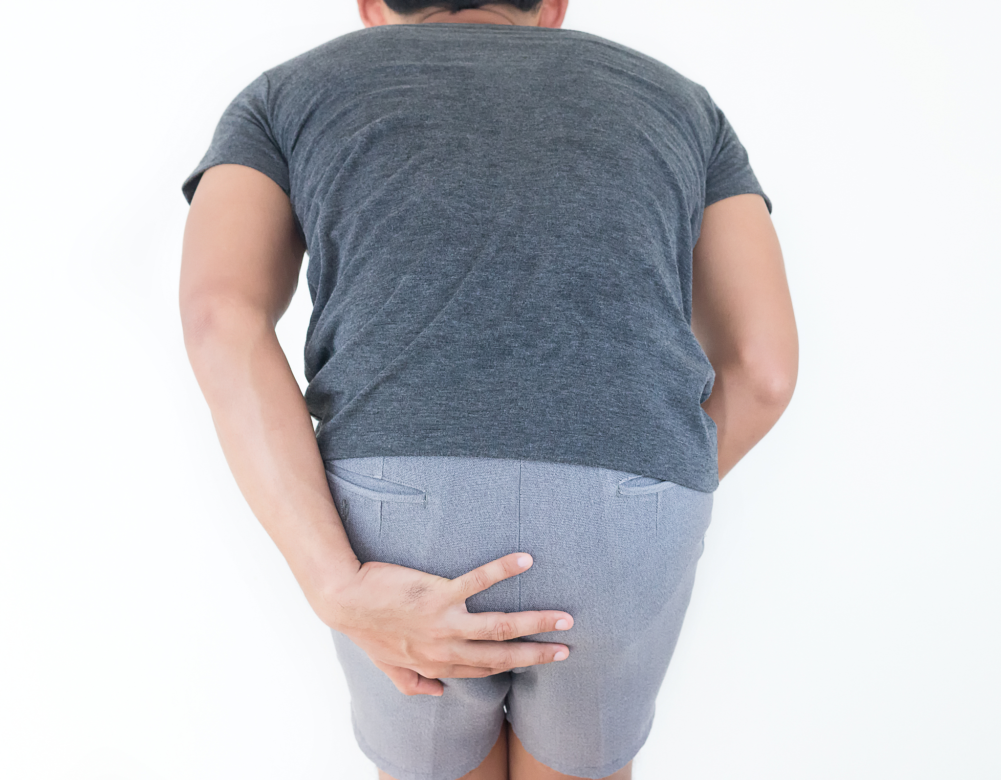 肛门,痛苦,<strong>痔疮</strong>,烟蒂,青年男人,成年的,青年人,窦,人类消化系统