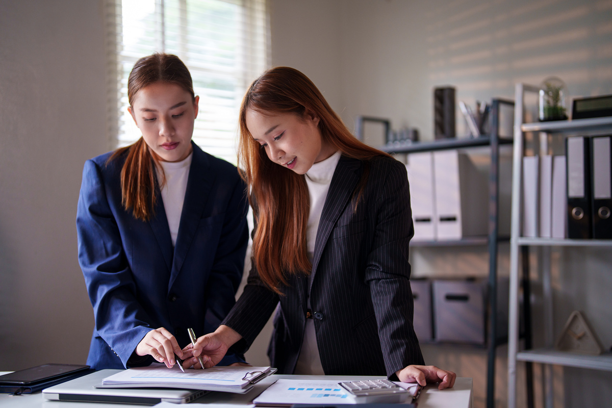 如何跟董事的女生沟通